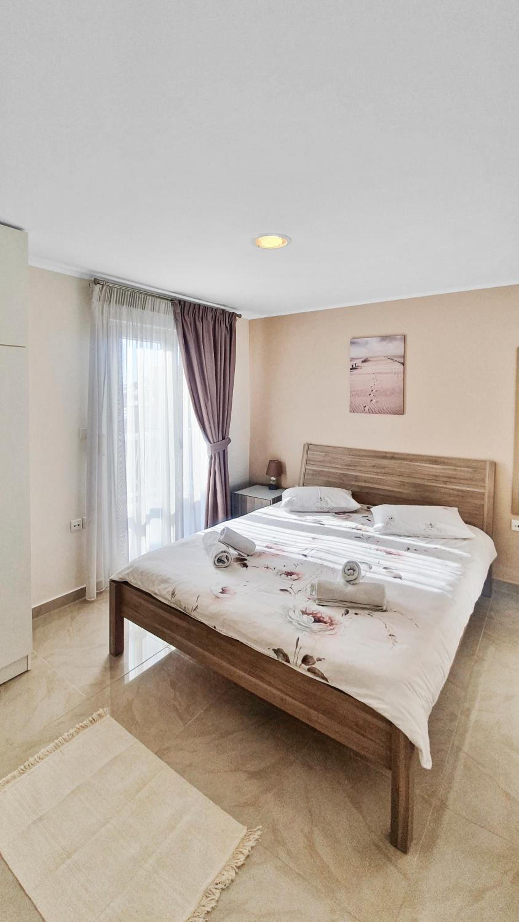 One-Bedroom Apartment - Photo 1