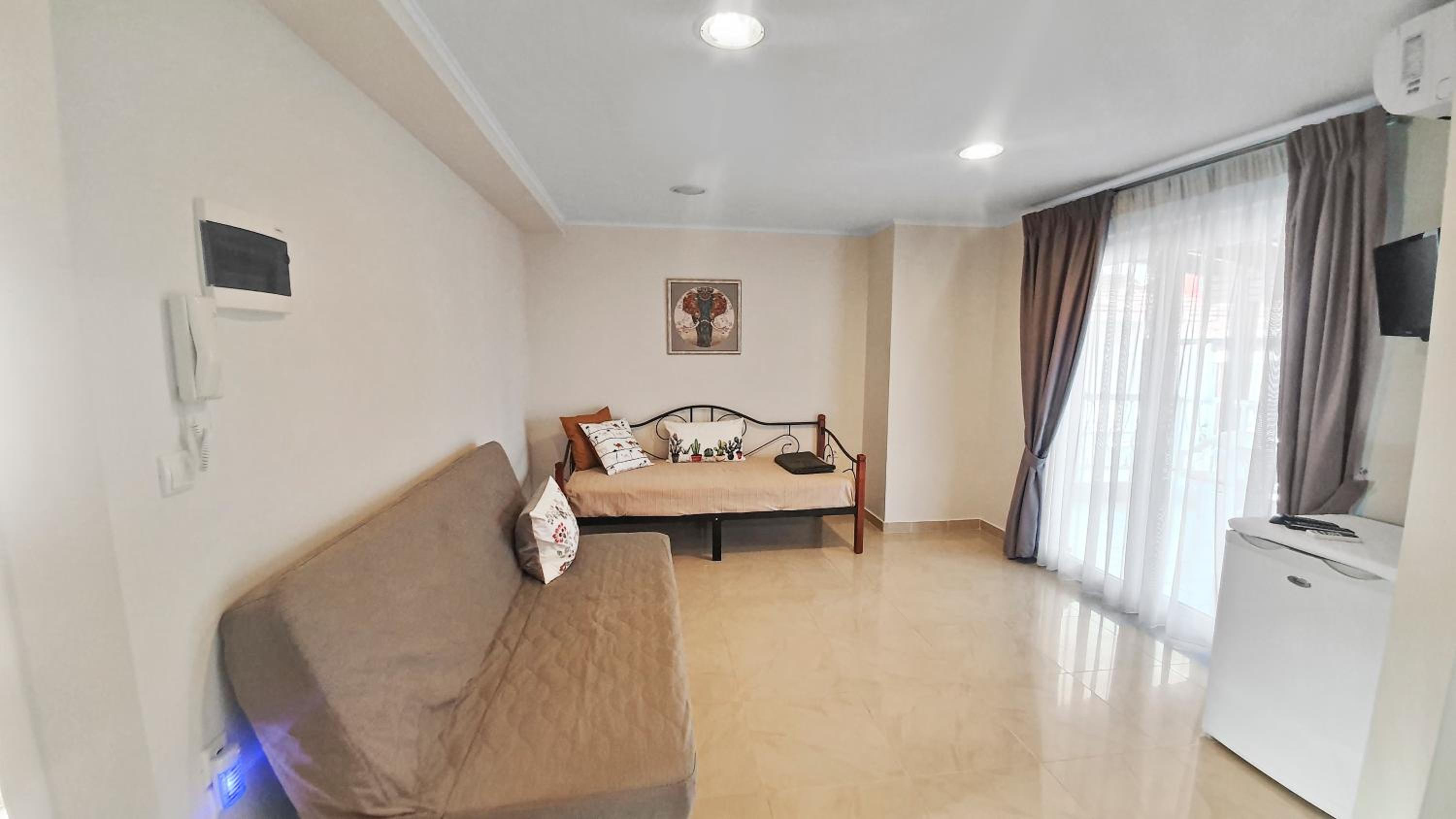 One-Bedroom Apartment - Photo 3