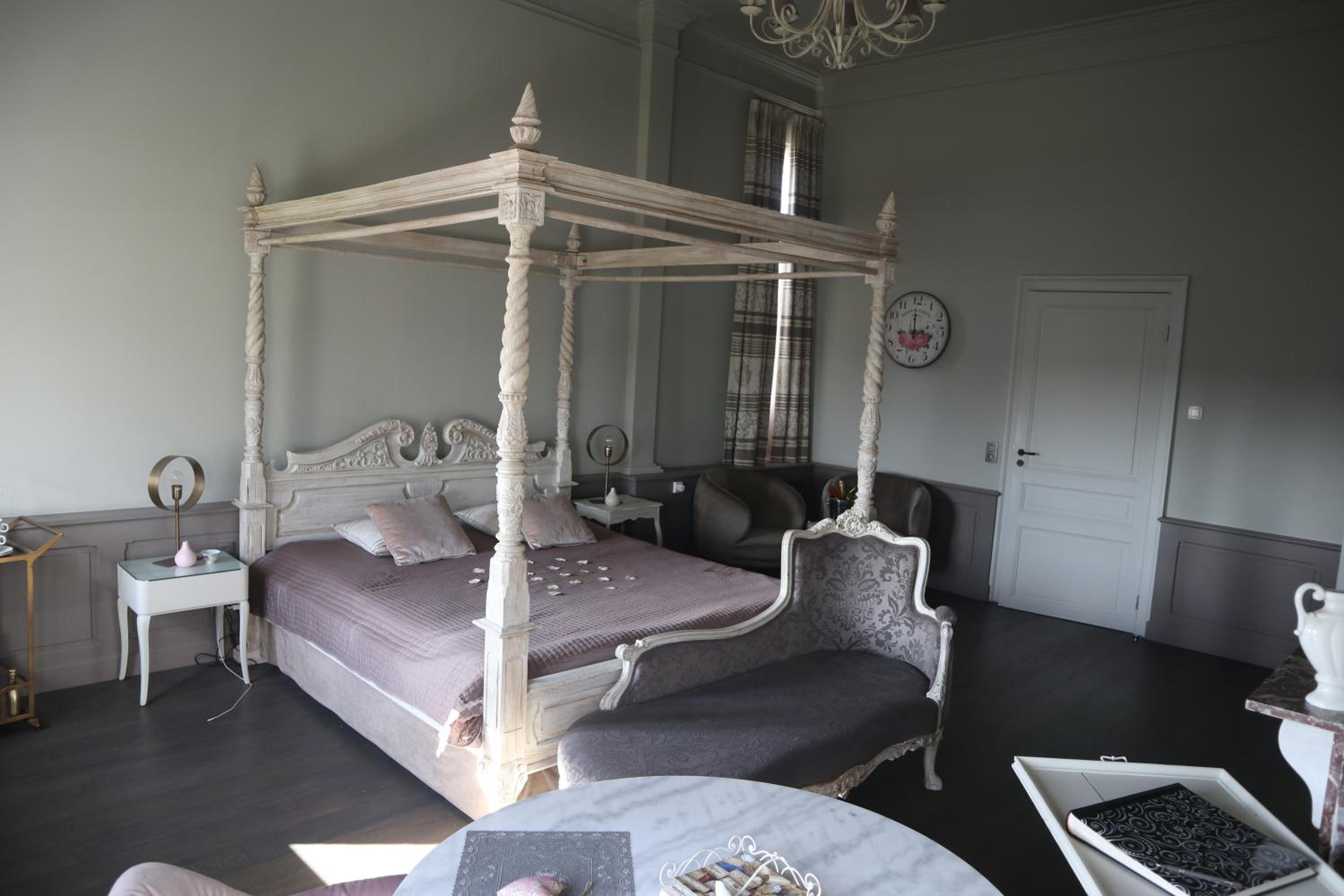 Deluxe Queen Suite photo 1