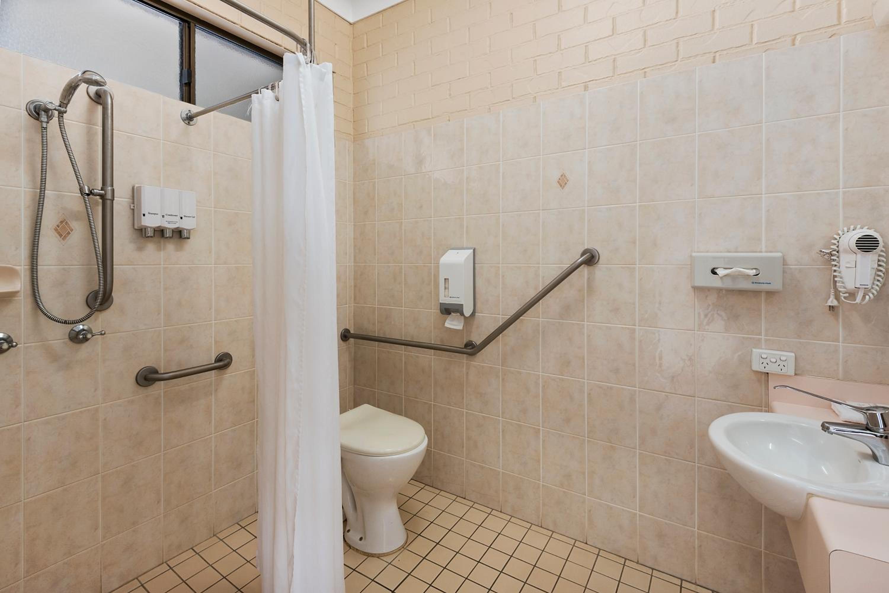 Large Twin Room - Photo 4