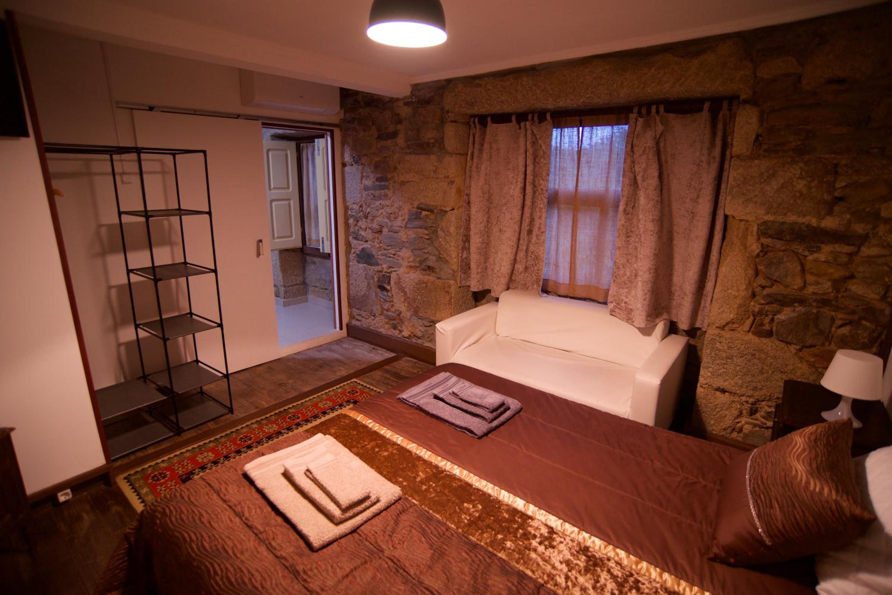 Standard Double Room - Photo 8
