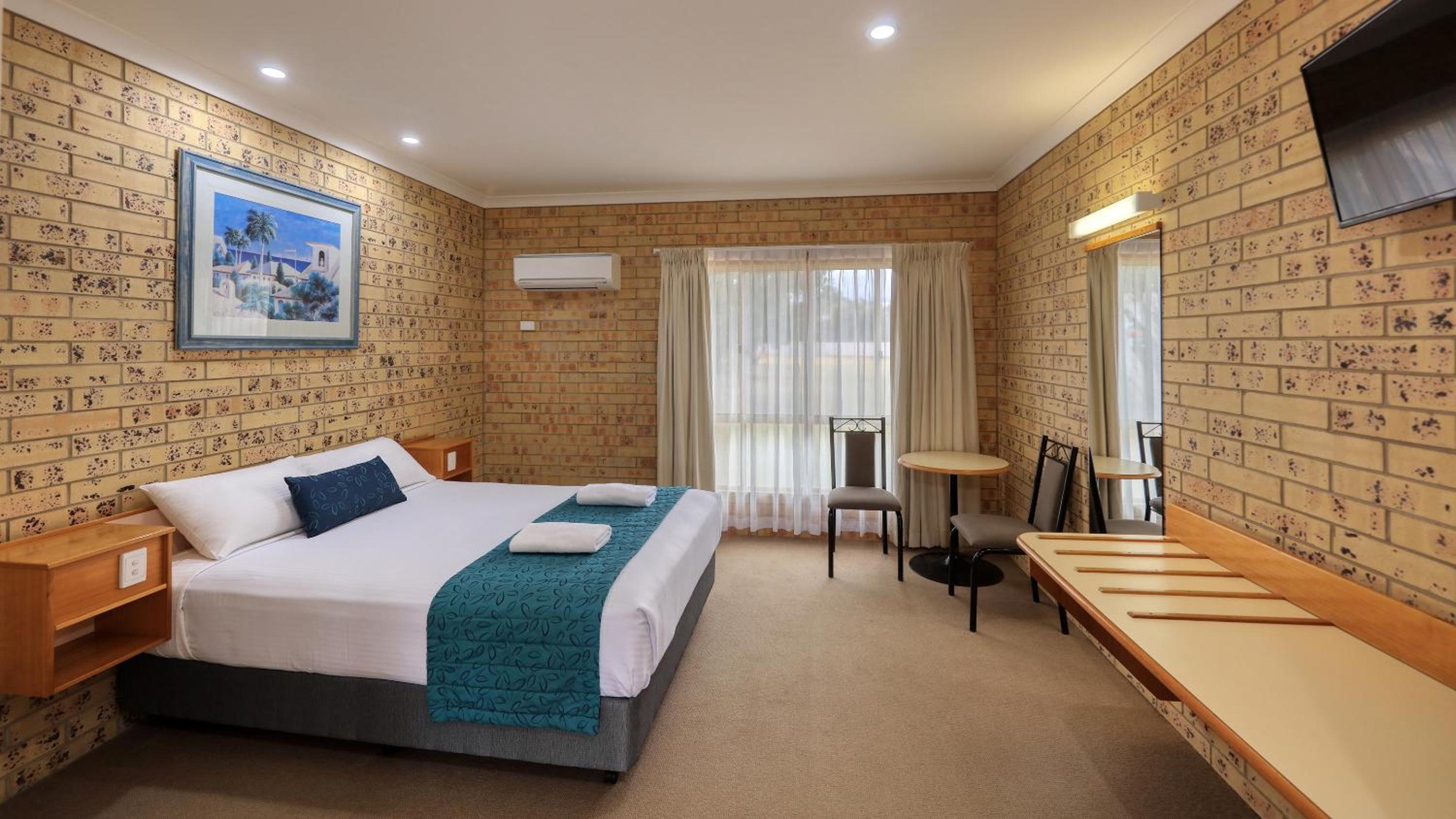 Double Room with Spa Bath photo 2