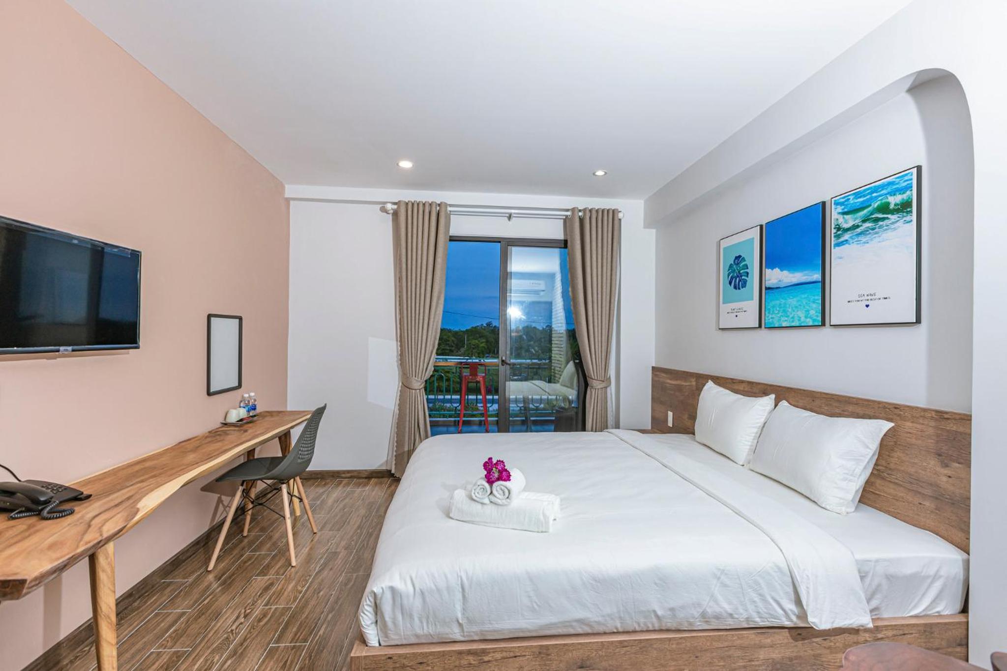 Deluxe Queen Room - Photo 5