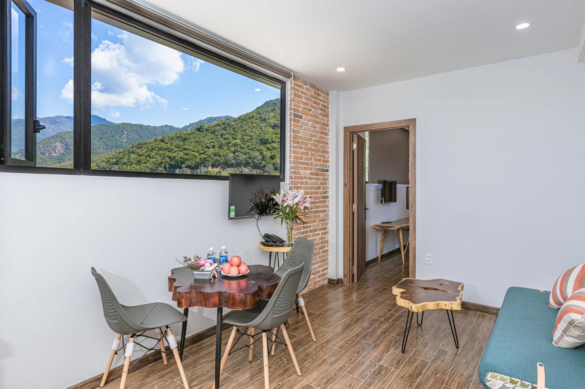 One-Bedroom Suite - Photo 12