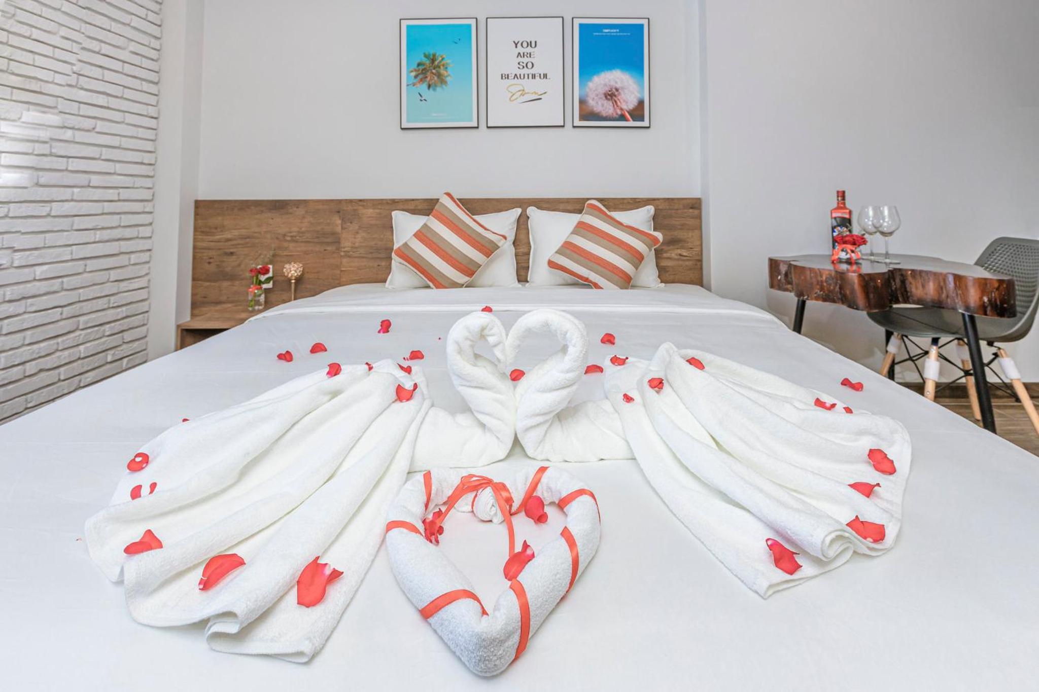 Deluxe Queen Room - Photo 9