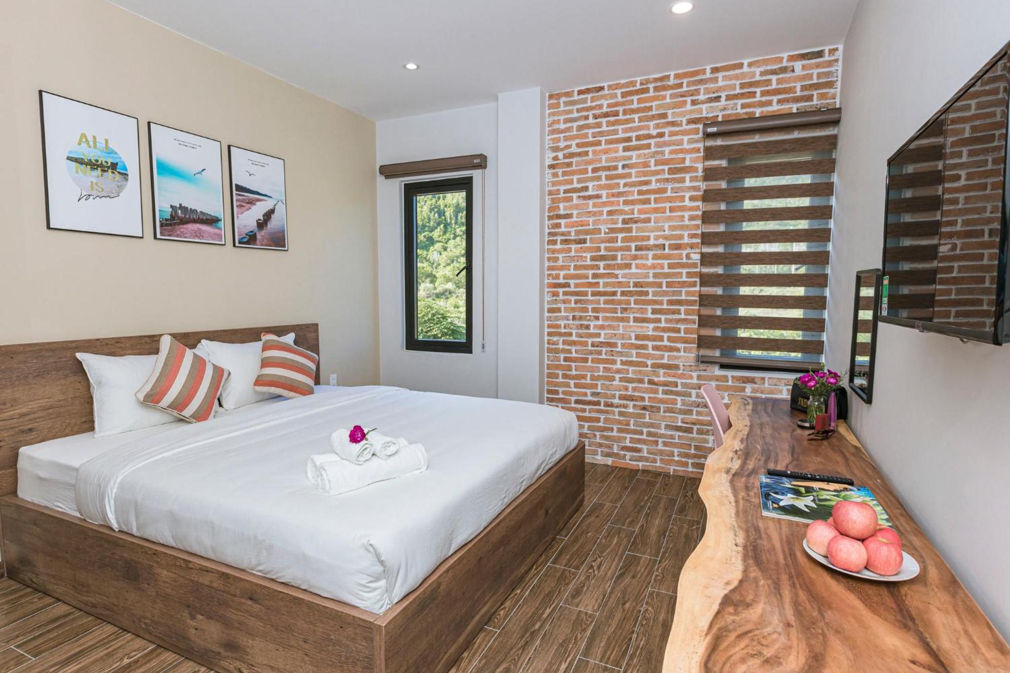 One-Bedroom Suite - Photo 9