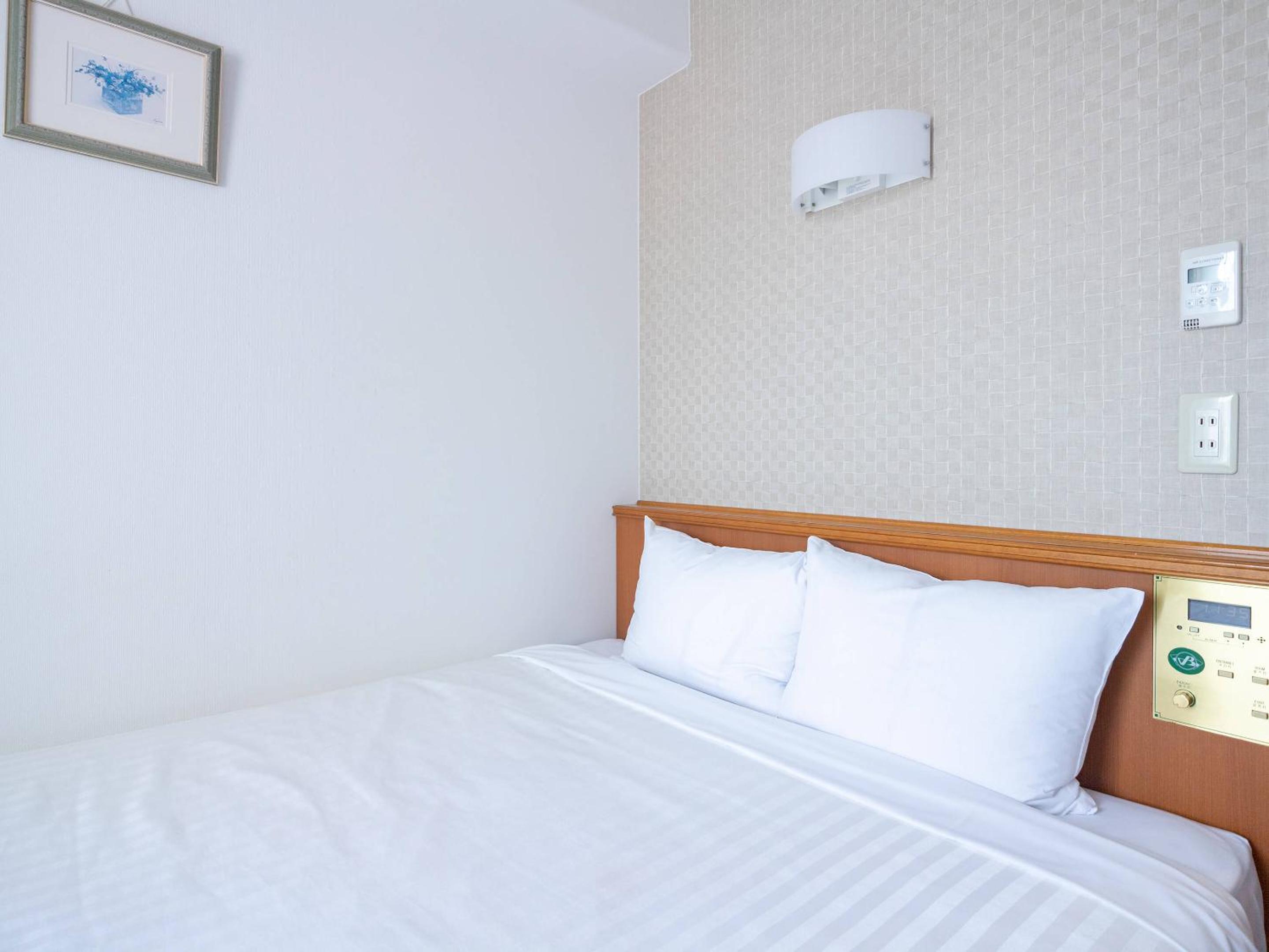 Double Room with Small Double Bed - Non Smoking photo 3
