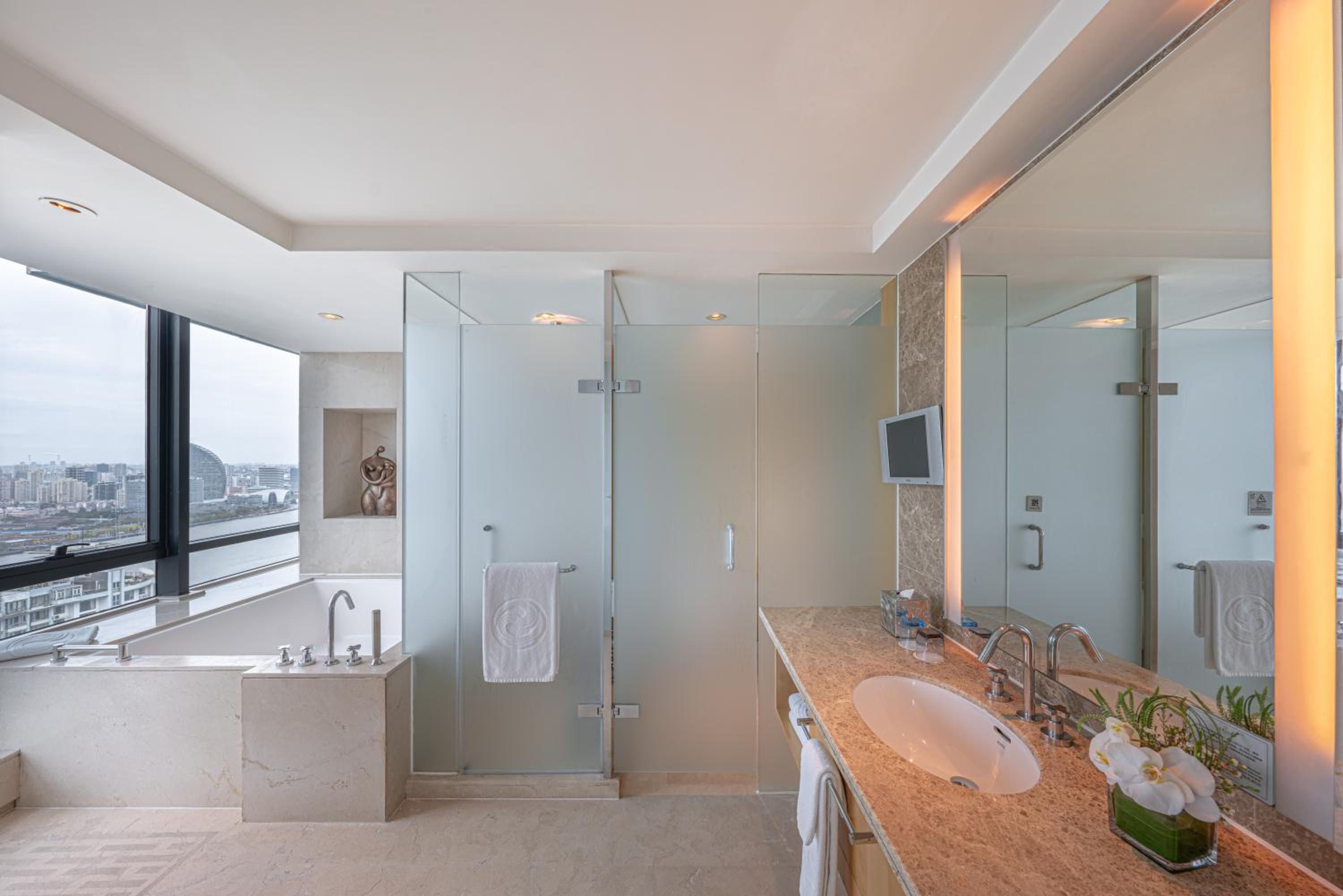 Premier Double Room thumbnail 5