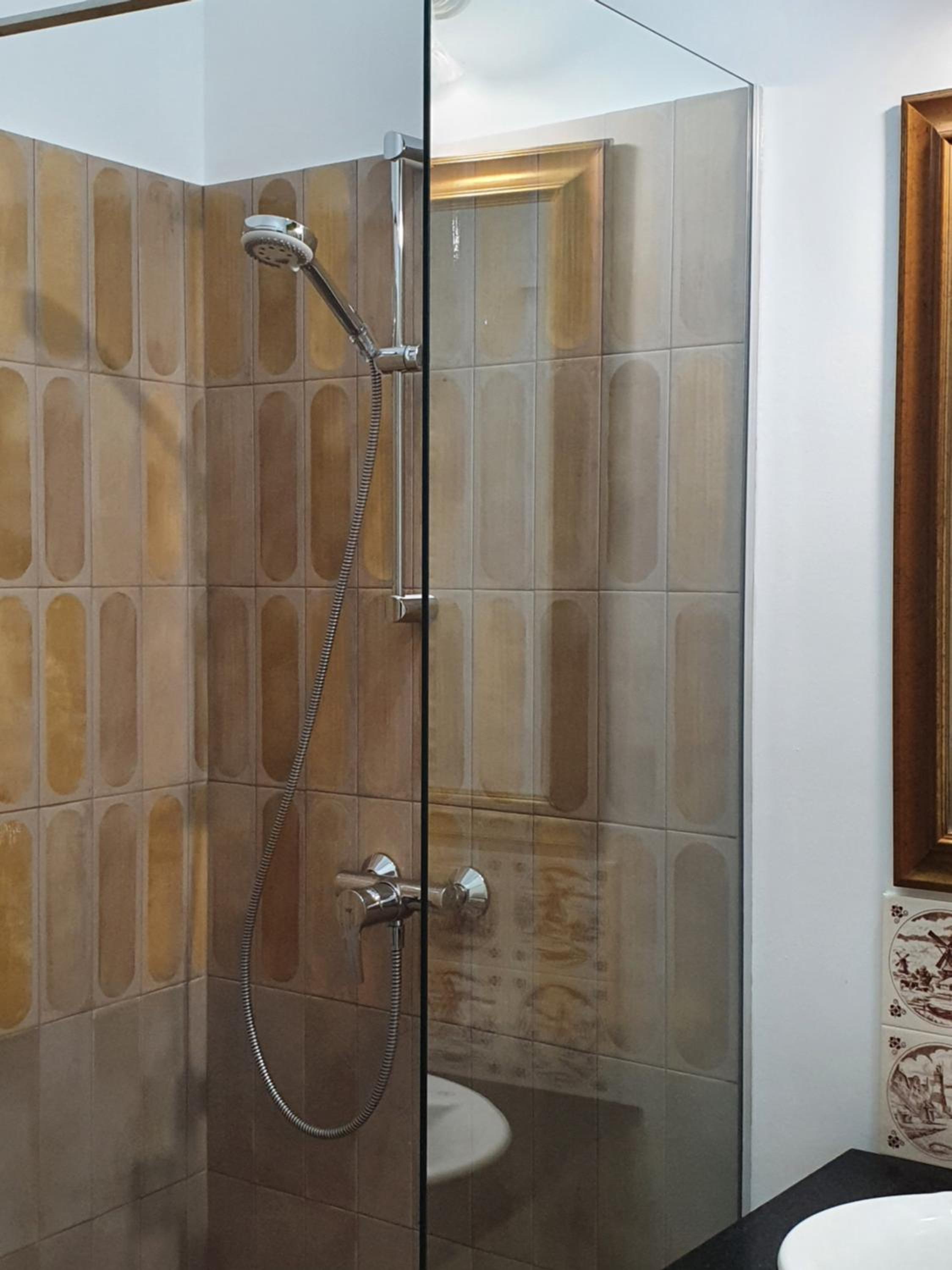 One-Bedroom Apartment - Photo 2