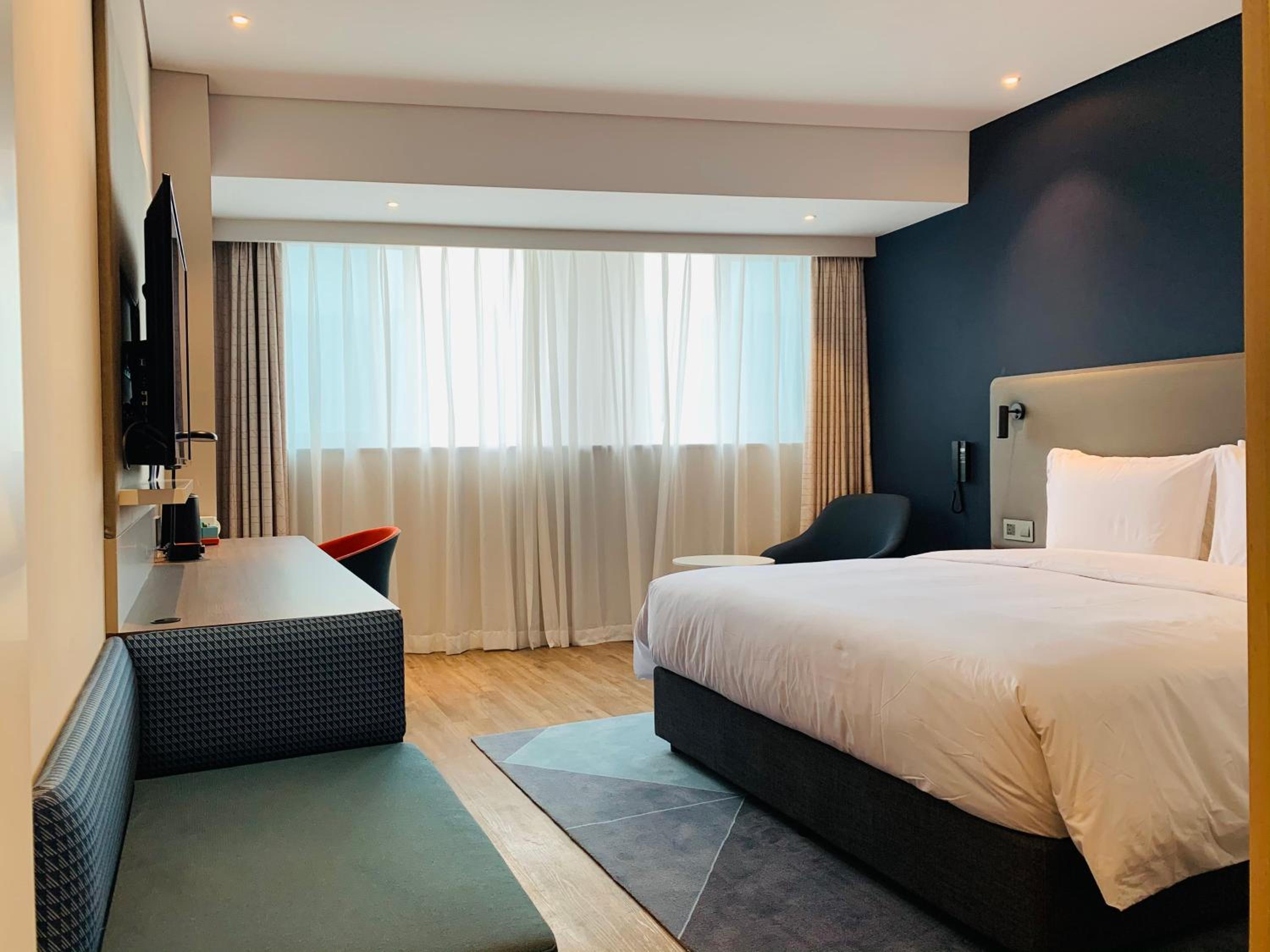 One-Bedroom Suite - Photo 2