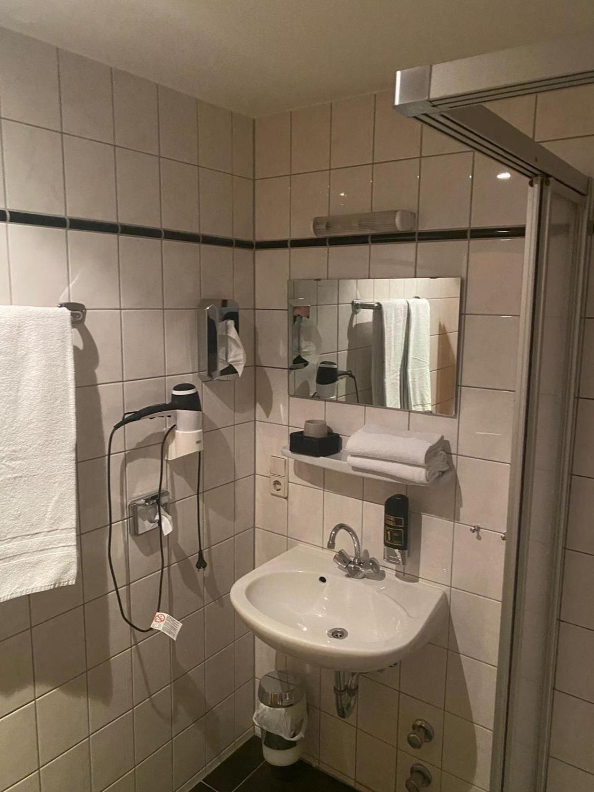 Standard Double Room - Photo 4