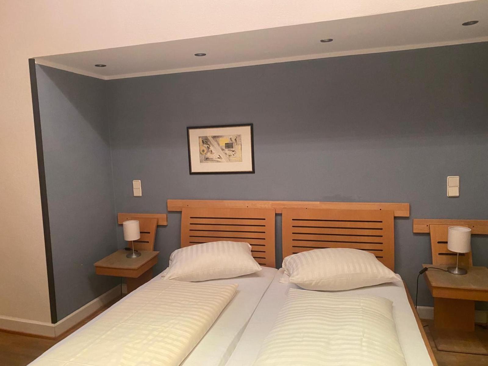 Large Double Room - Photo 4