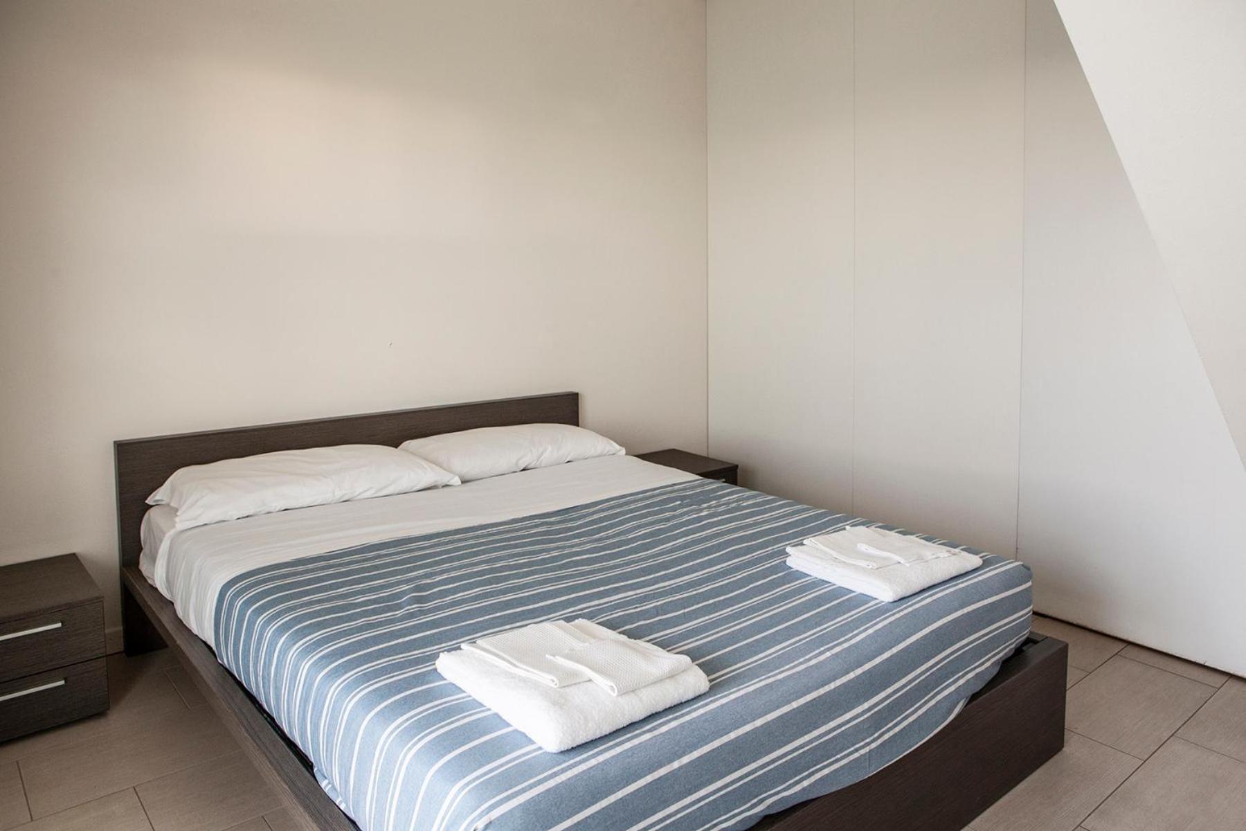 Deluxe Two-Bedroom Penthouse with Balcony photo 2