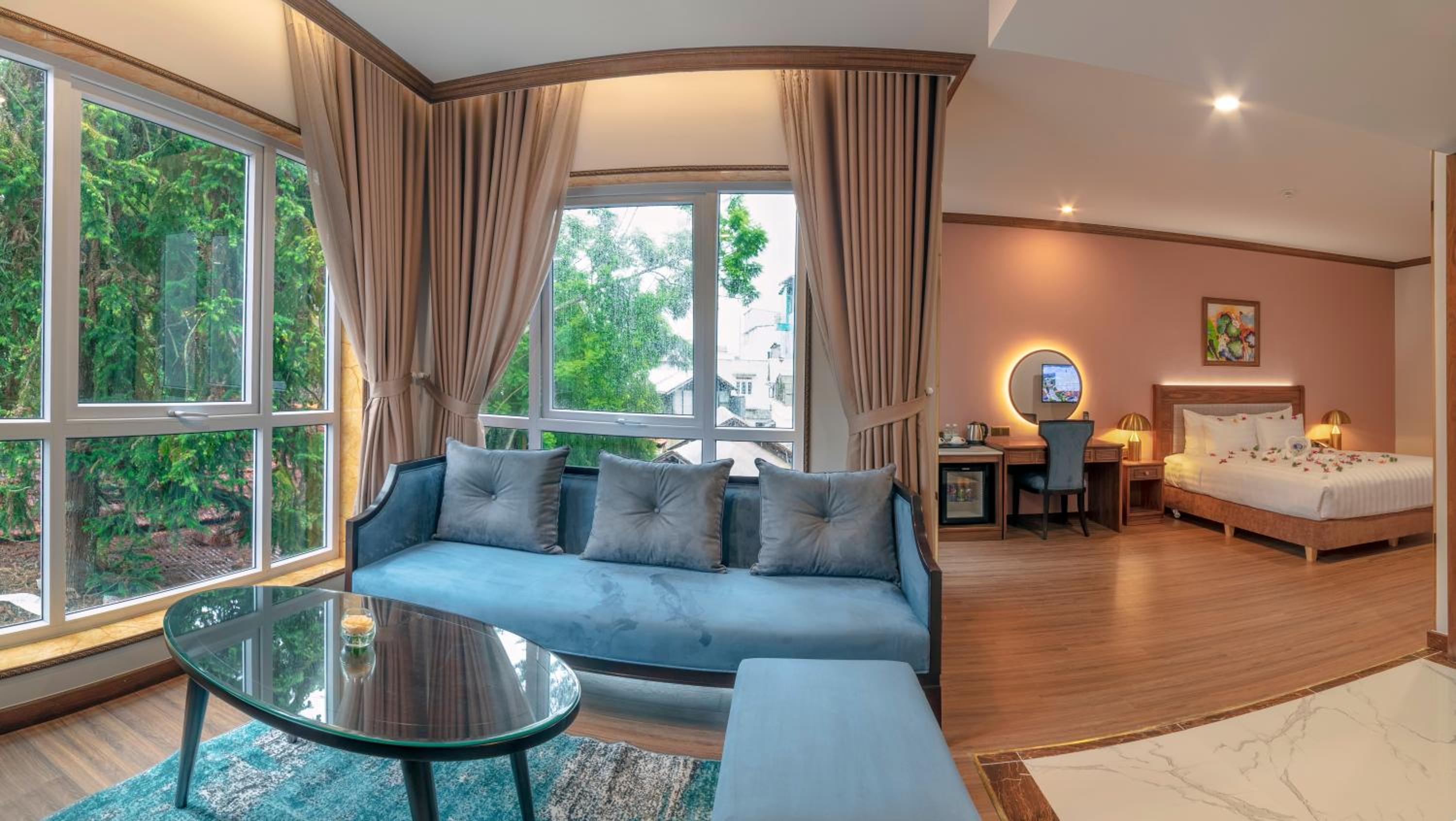 Executive Suite - Photo 1