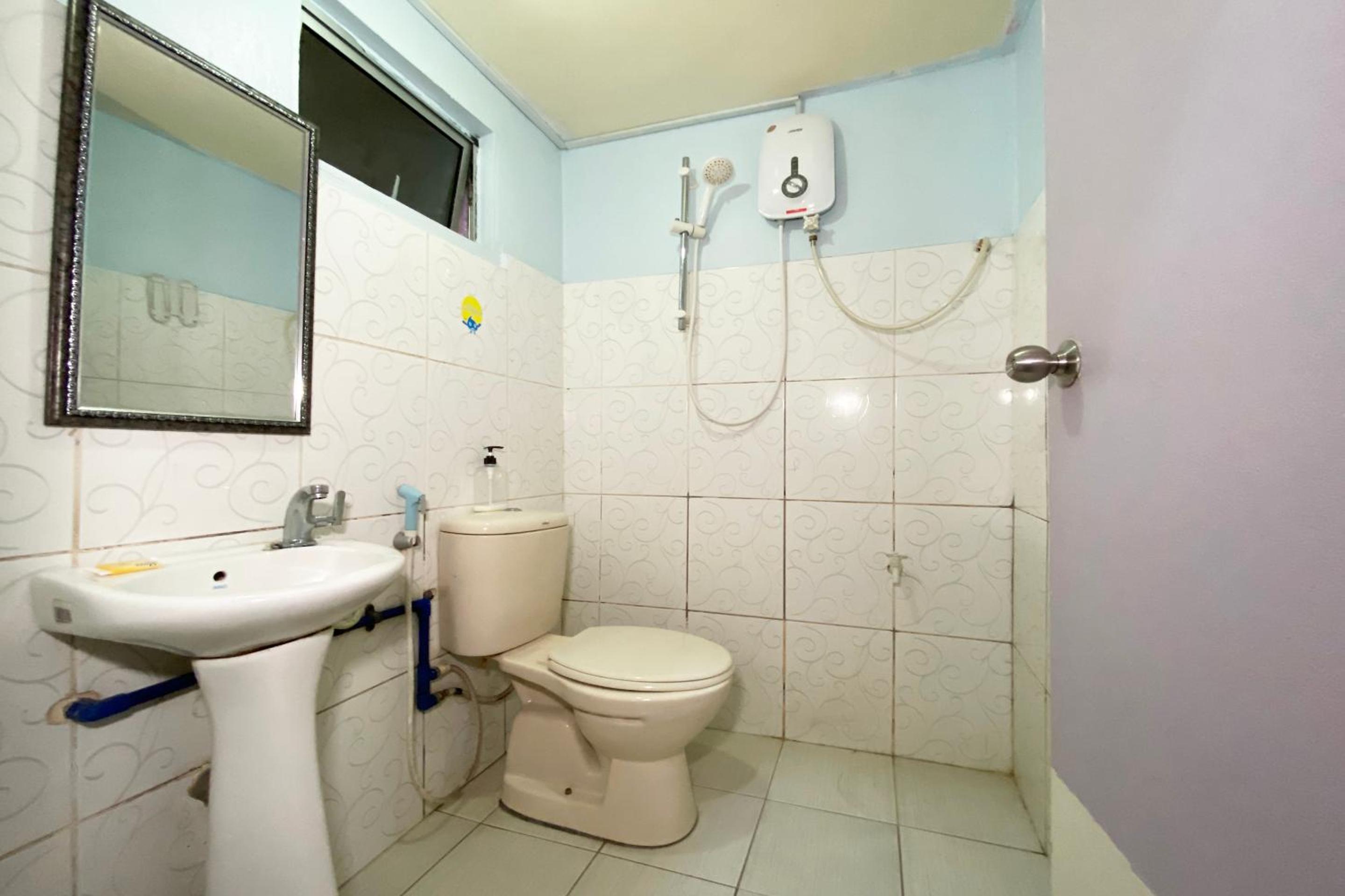 Double Room with Shared Bathroom photo 2