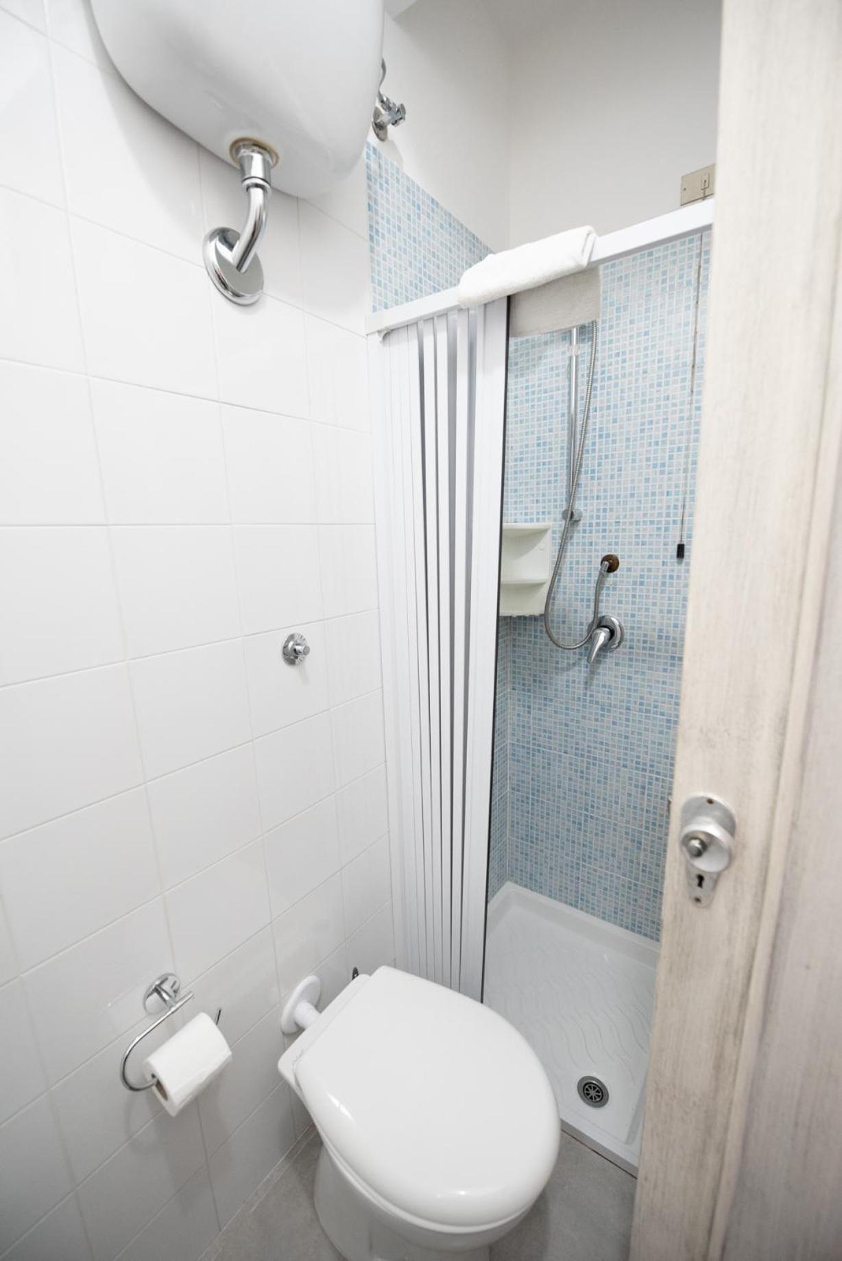 Economy Double Or Twin Room photo 3