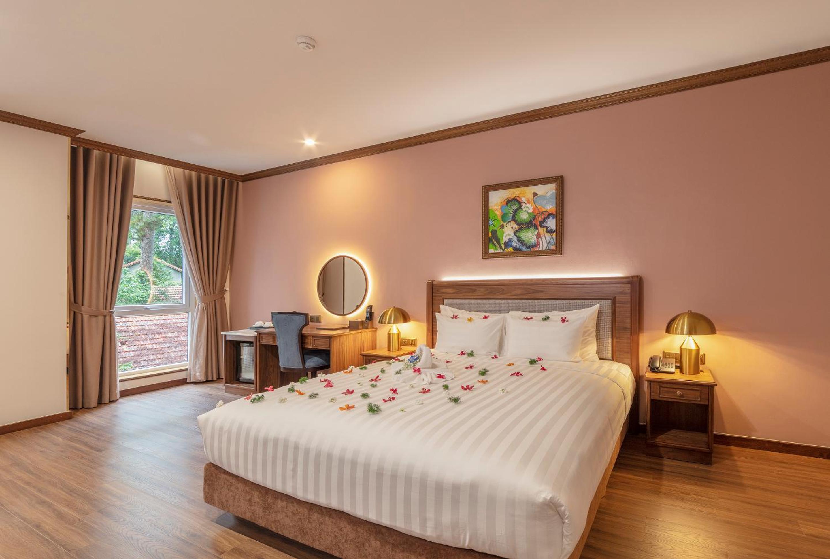 Executive Suite - Photo 5
