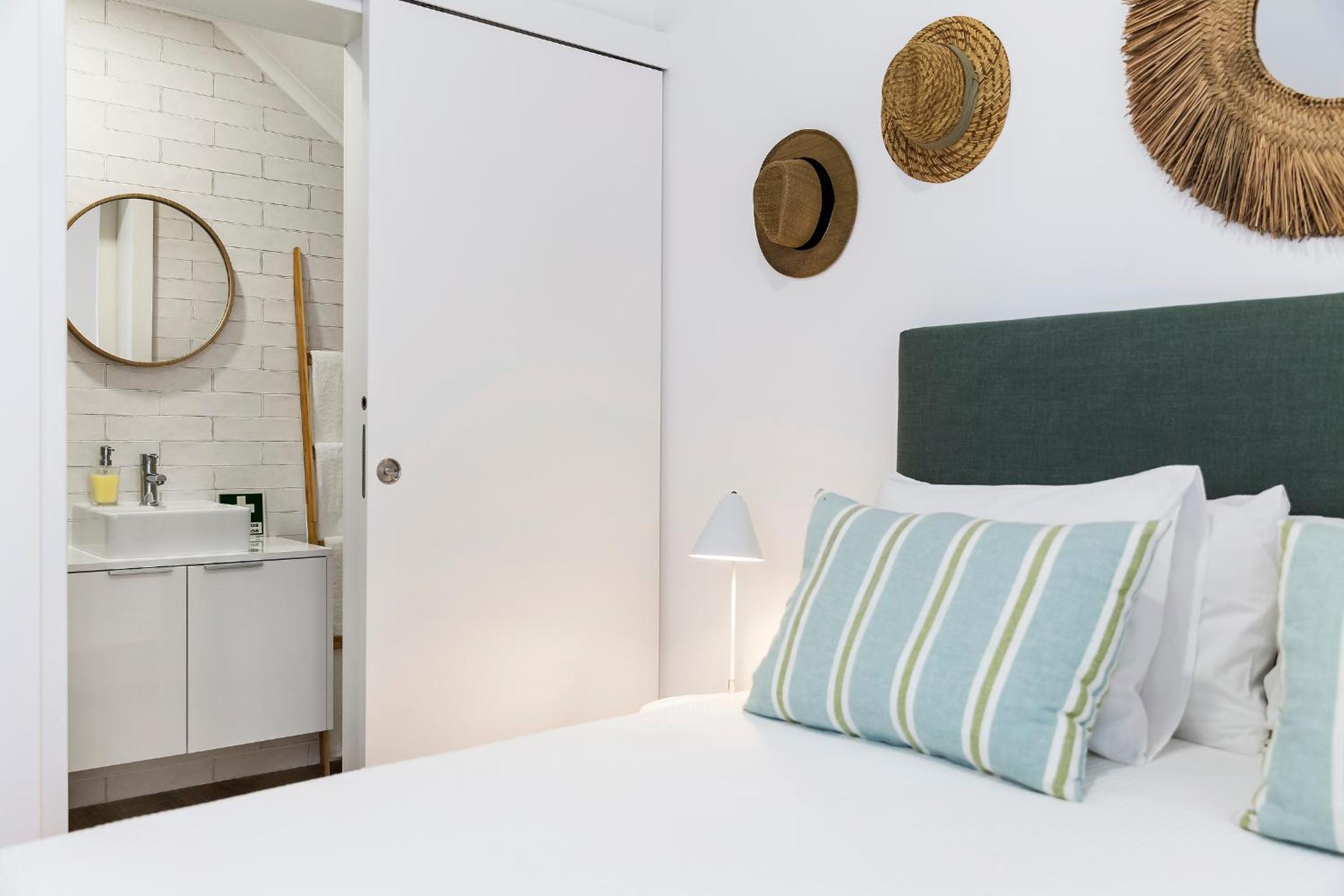 Studio Apartment - Photo 4
