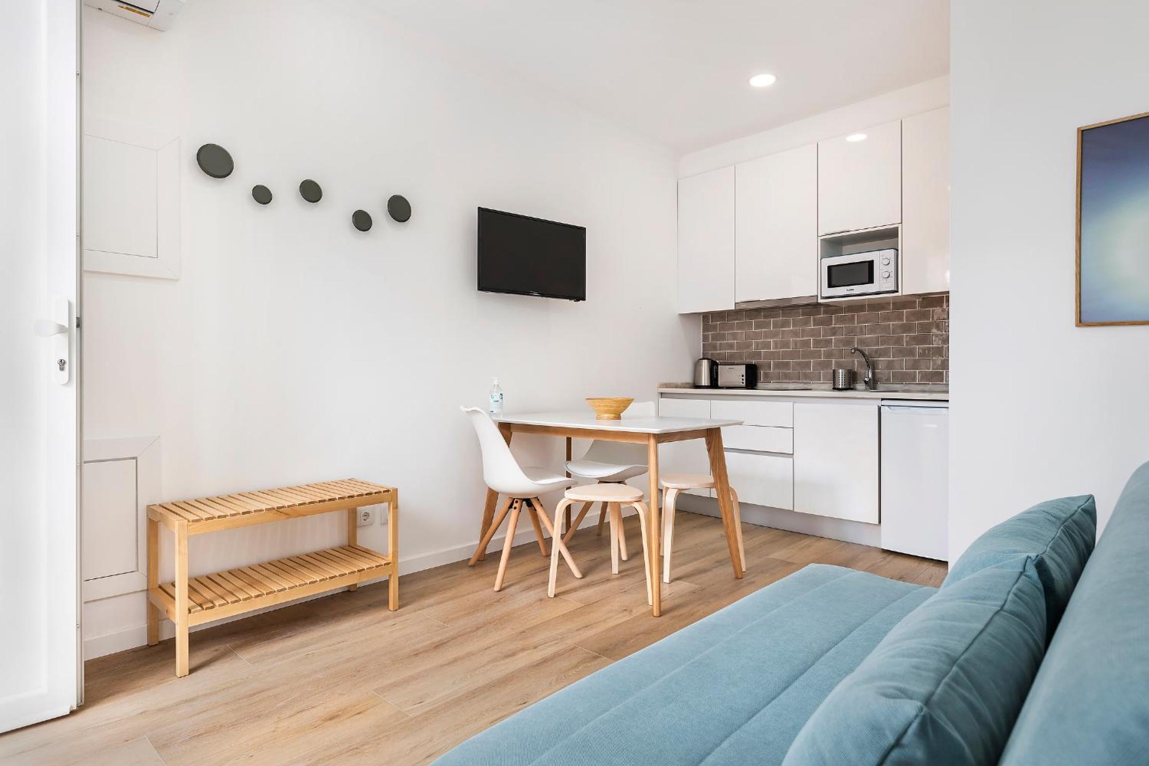 Studio Apartment - Photo 6