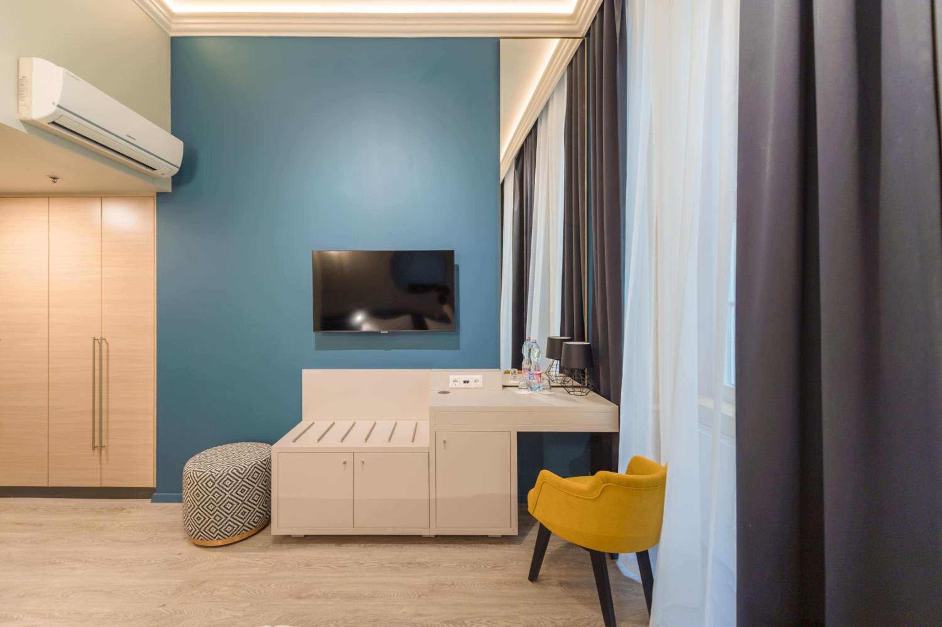 Deluxe Double or Twin Room - Photo 6