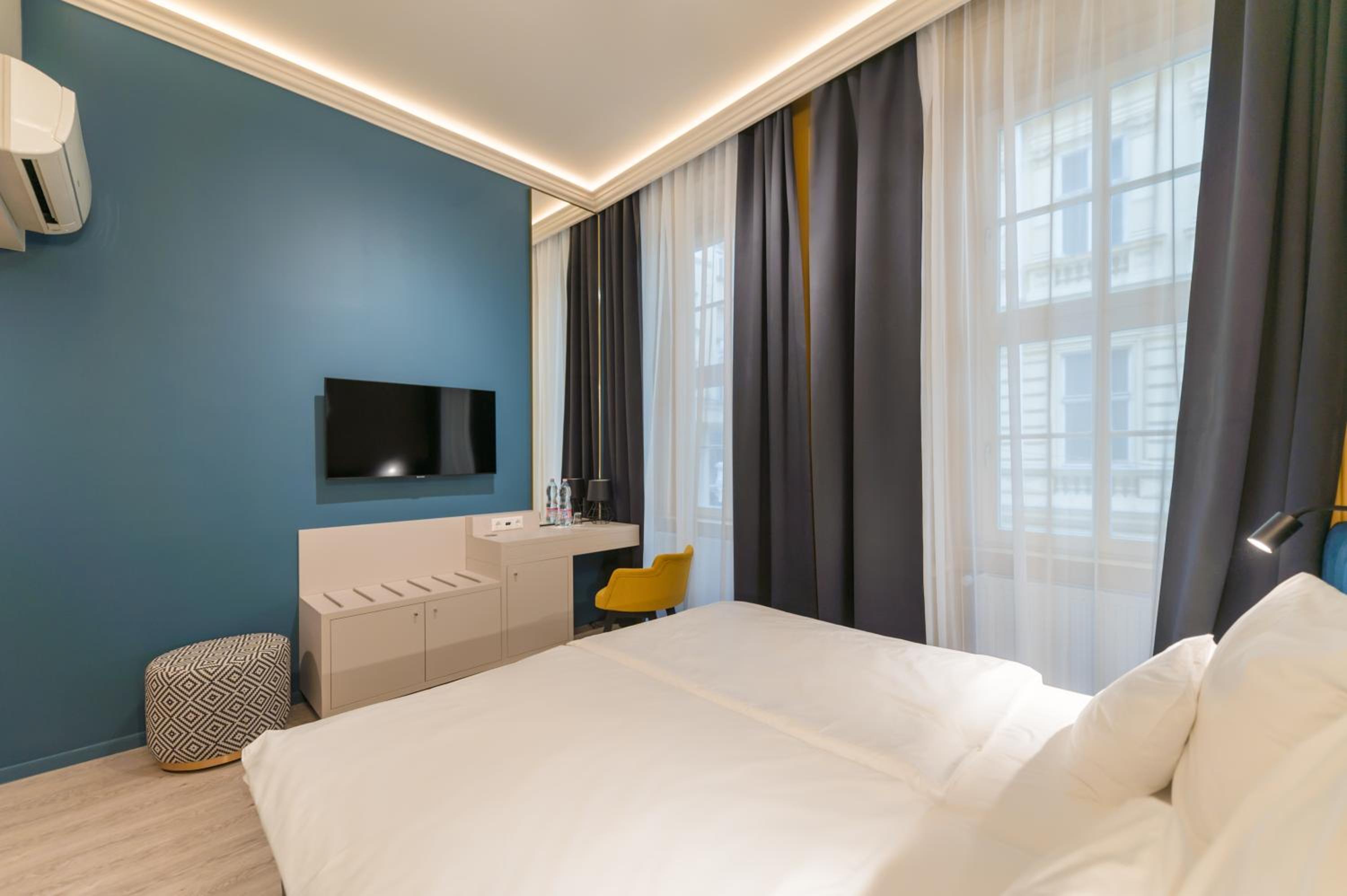 Deluxe Double or Twin Room - Photo 4