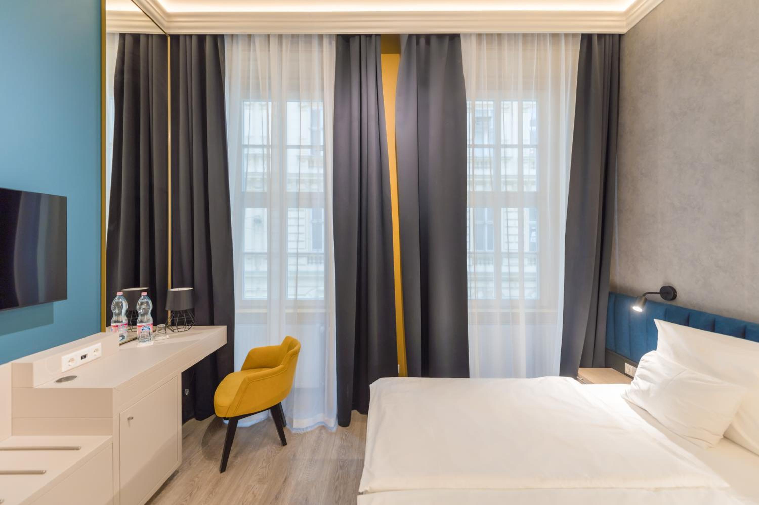 Deluxe Double or Twin Room - Photo 9