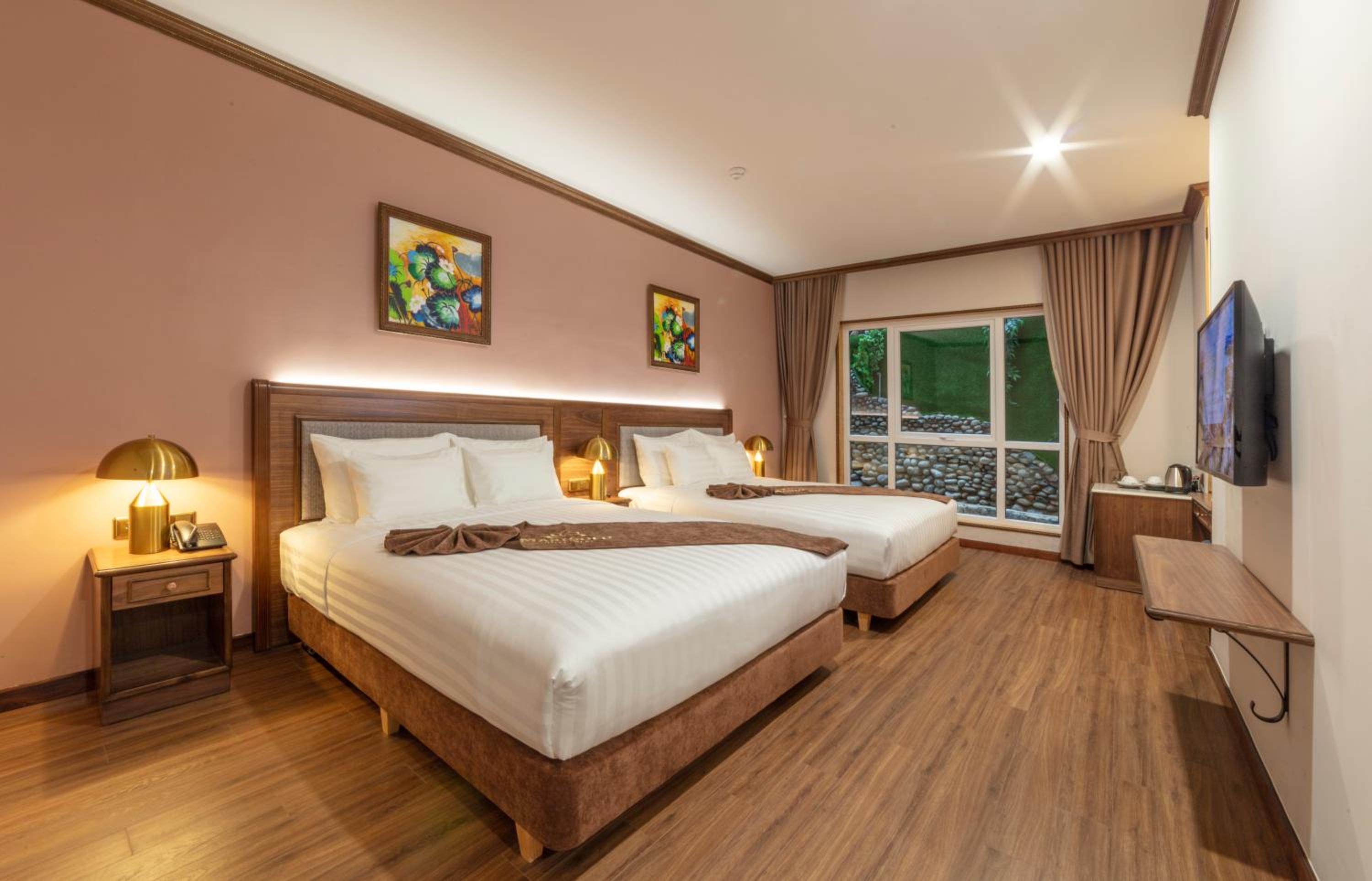 Deluxe Family Room - Photo 1