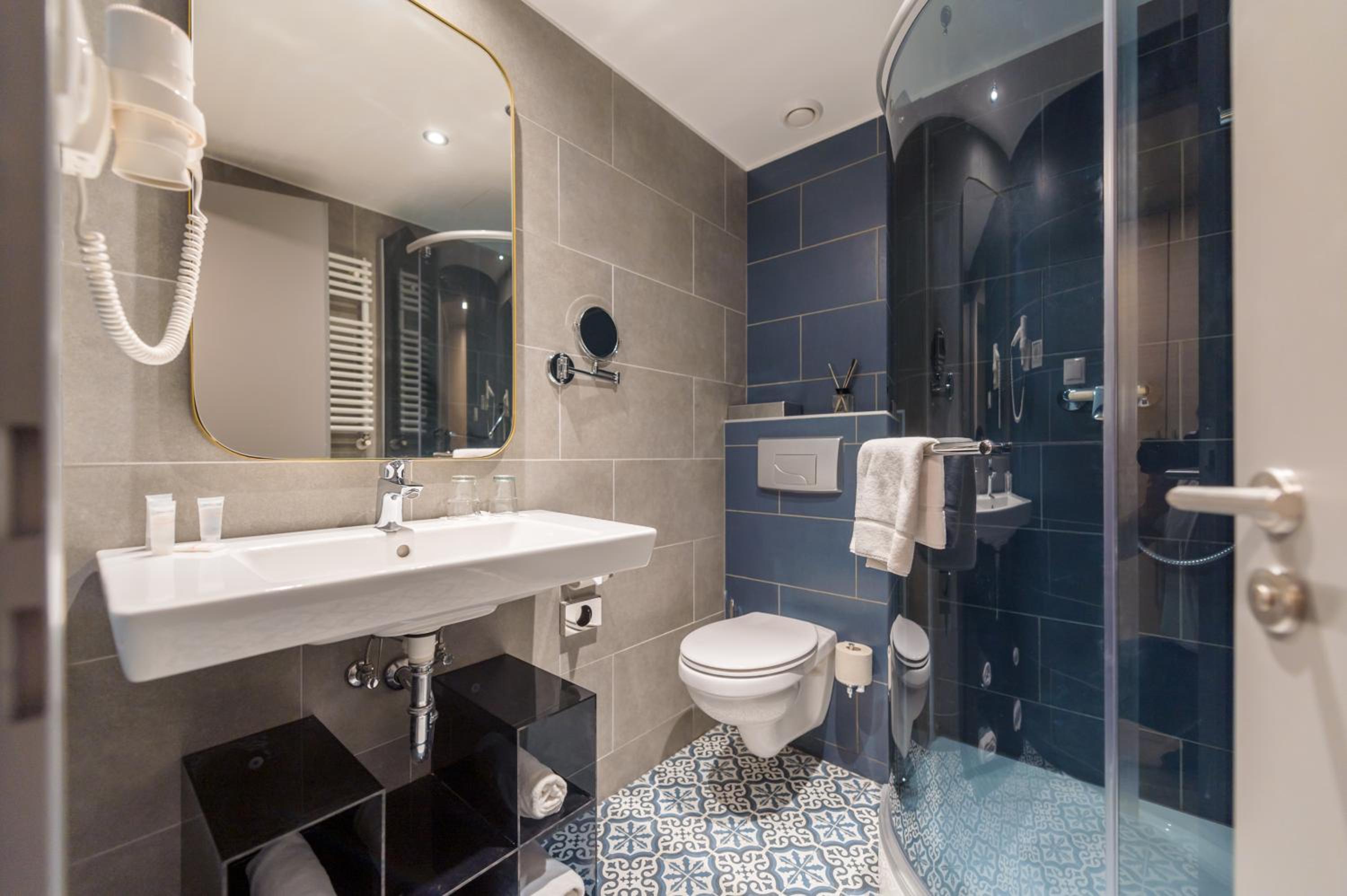 Deluxe Double or Twin Room - Photo 5