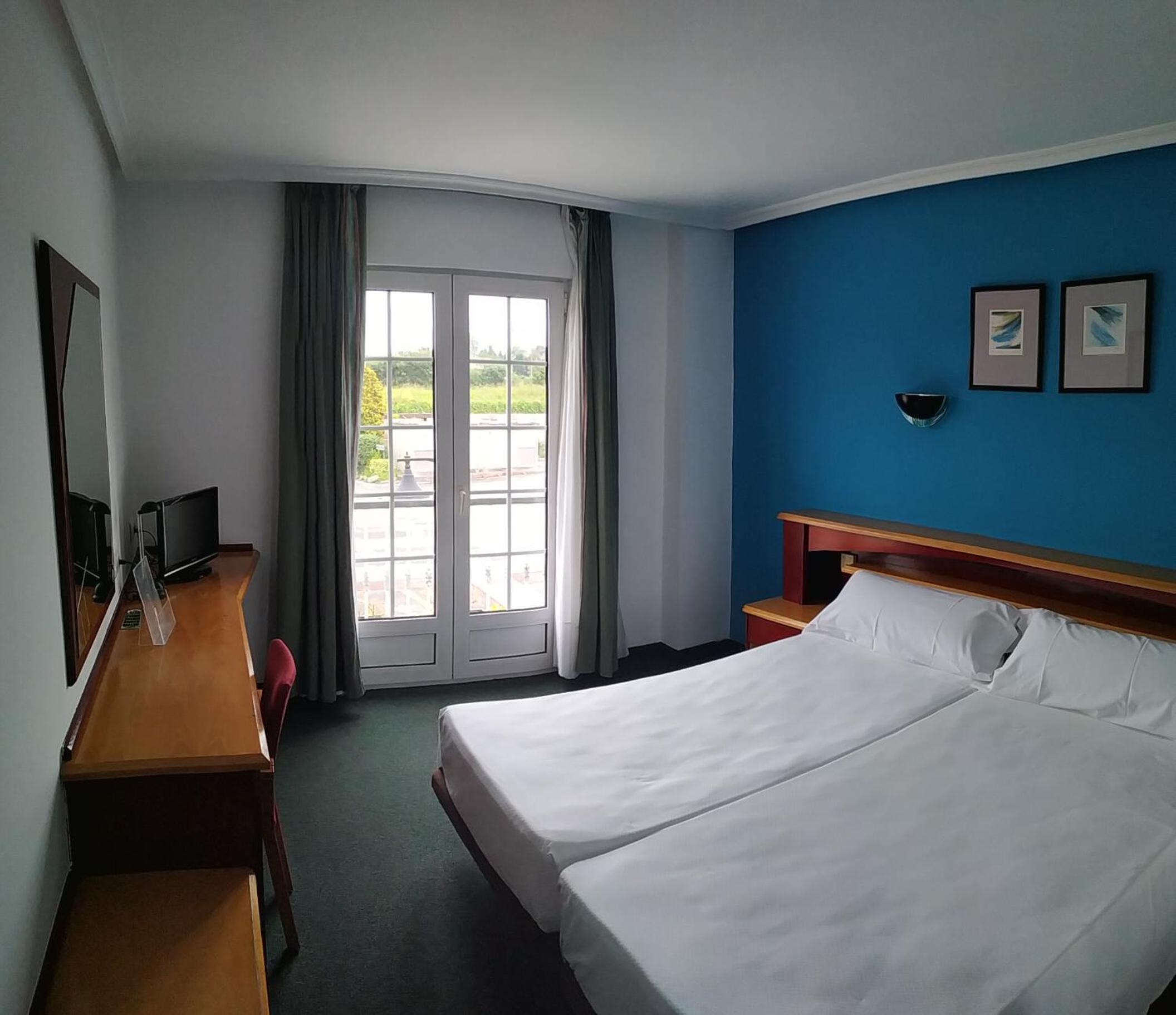 Twin Room - Photo 2