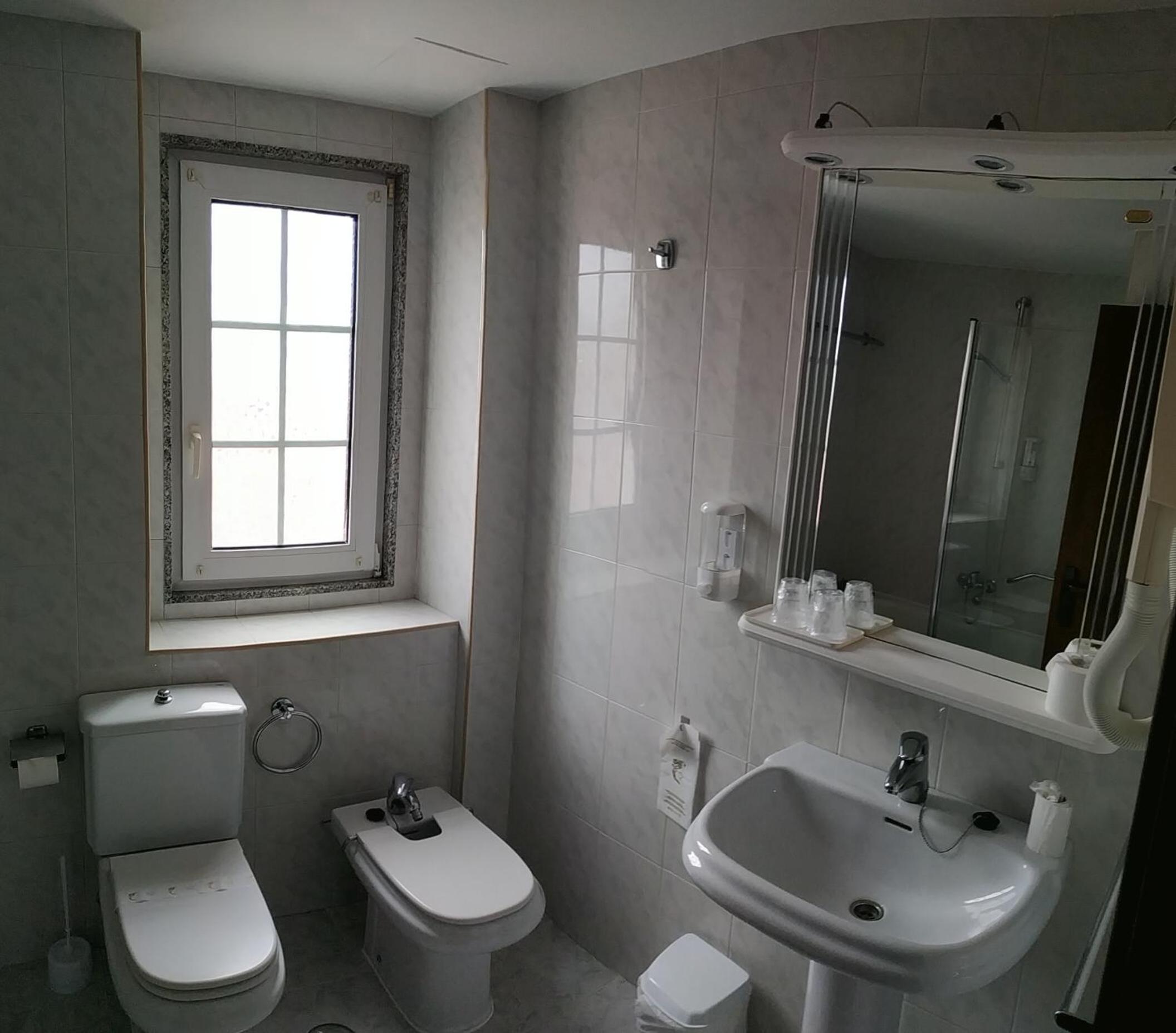 Twin Room - Photo 4