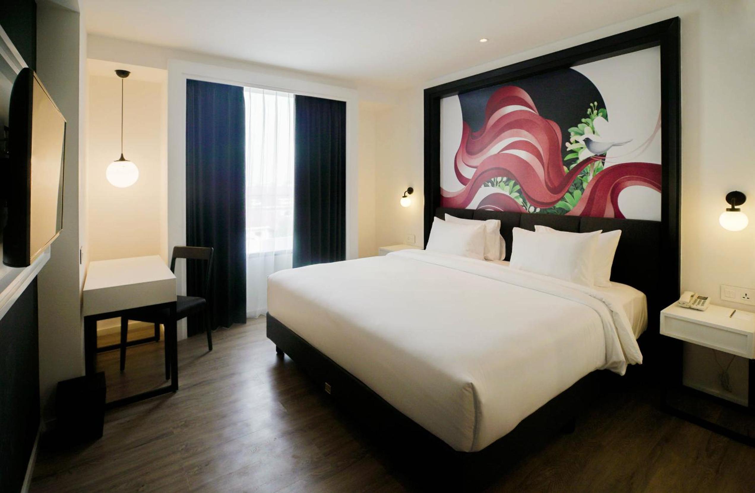 Studio 25 King Bed – Non Smoking Room