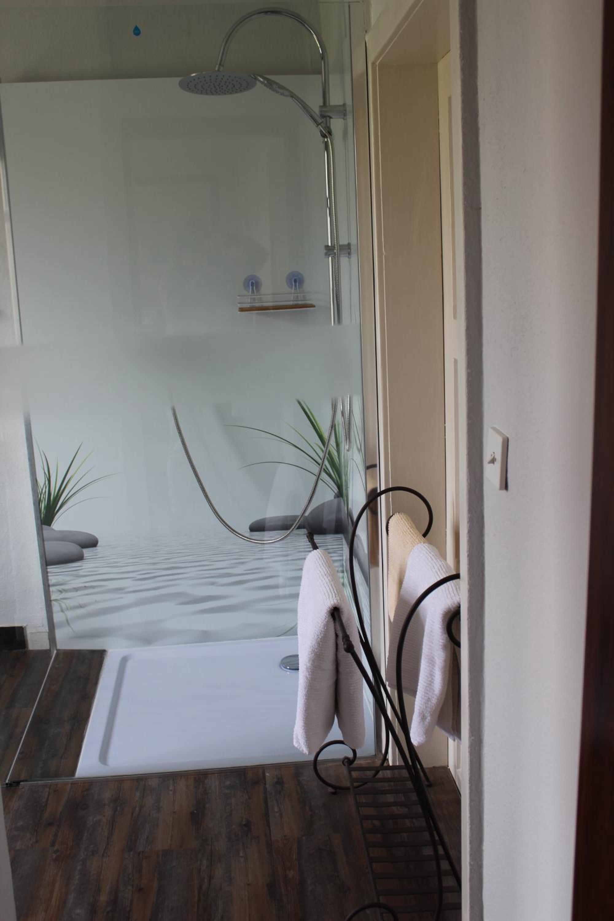 Double or Twin Room - Photo 3