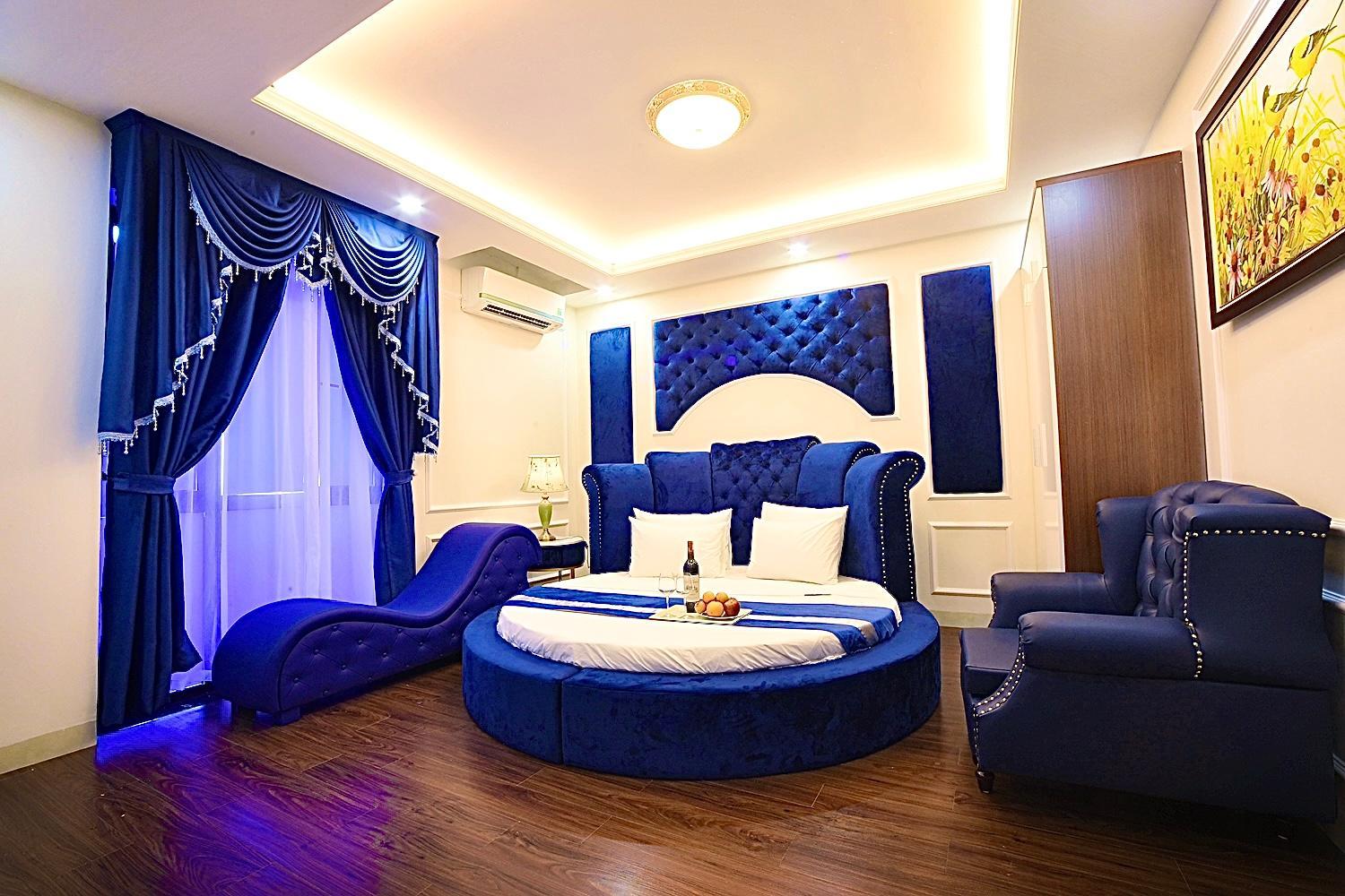 Deluxe King Suite - Photo 1
