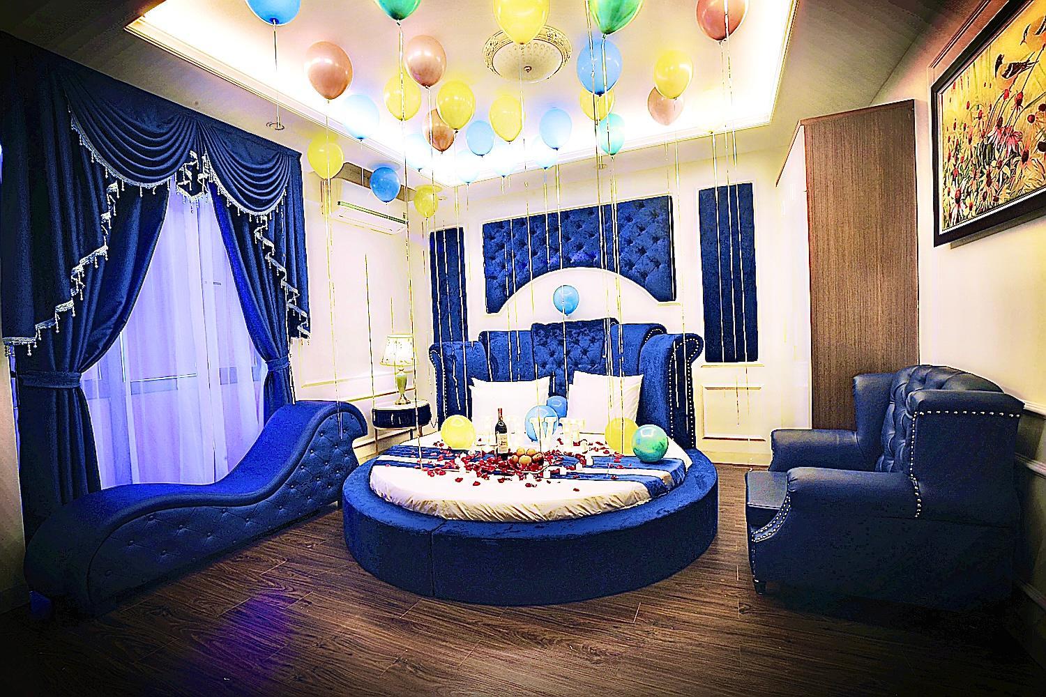 Deluxe King Suite - Photo 2