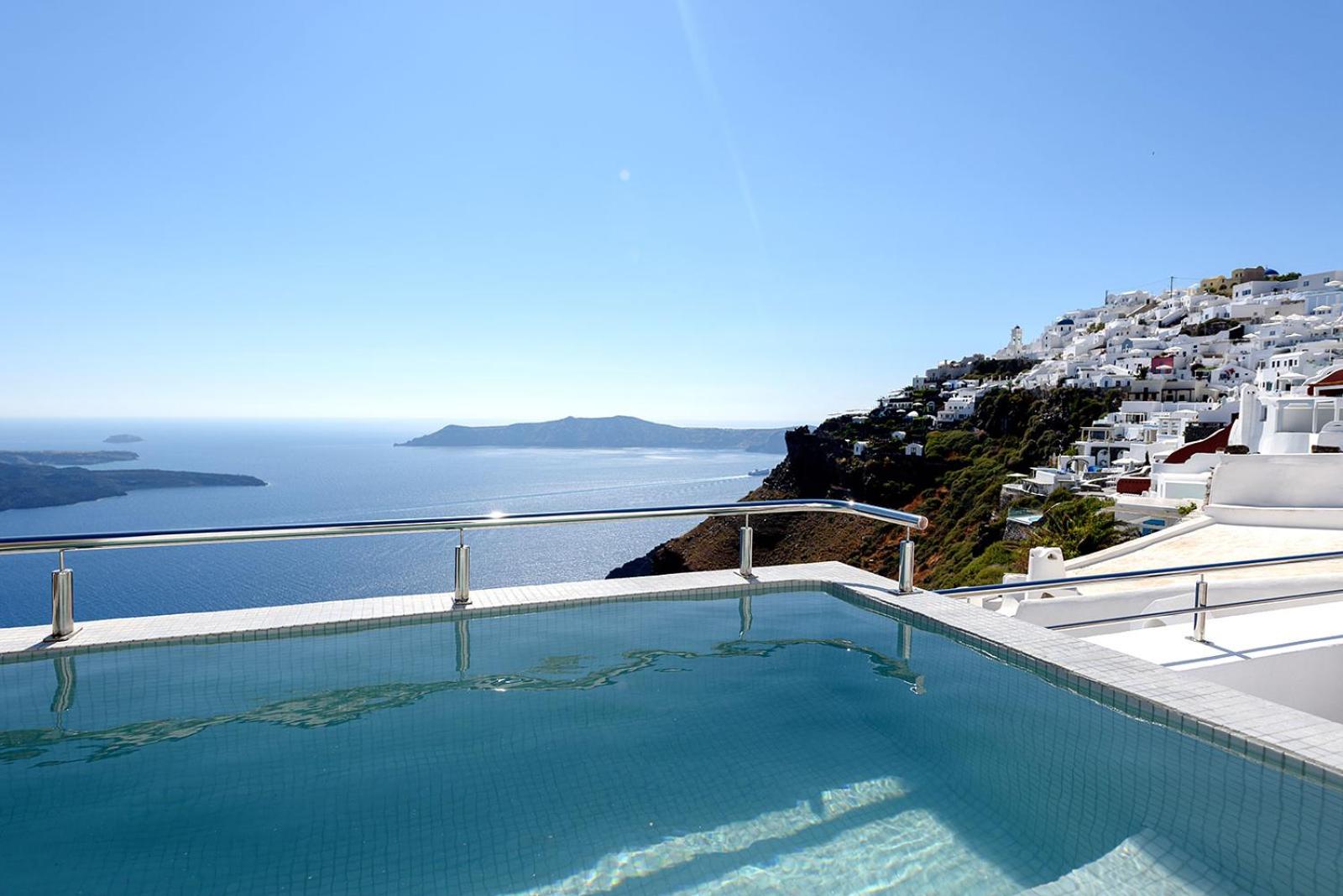 Master Cave Villa with Outdoor Hot Tub - Photo 4