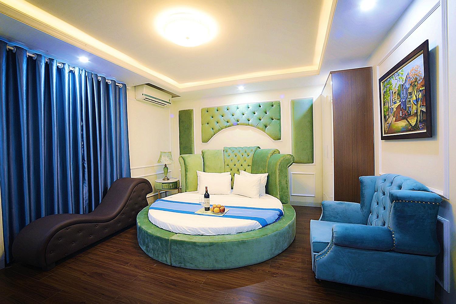 Deluxe King Suite - Photo 3