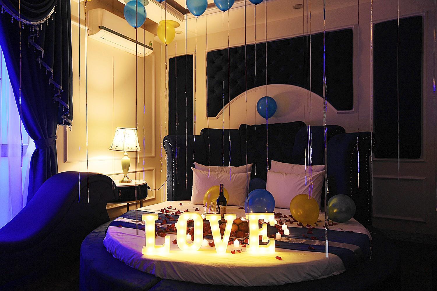 Deluxe King Suite - Photo 6