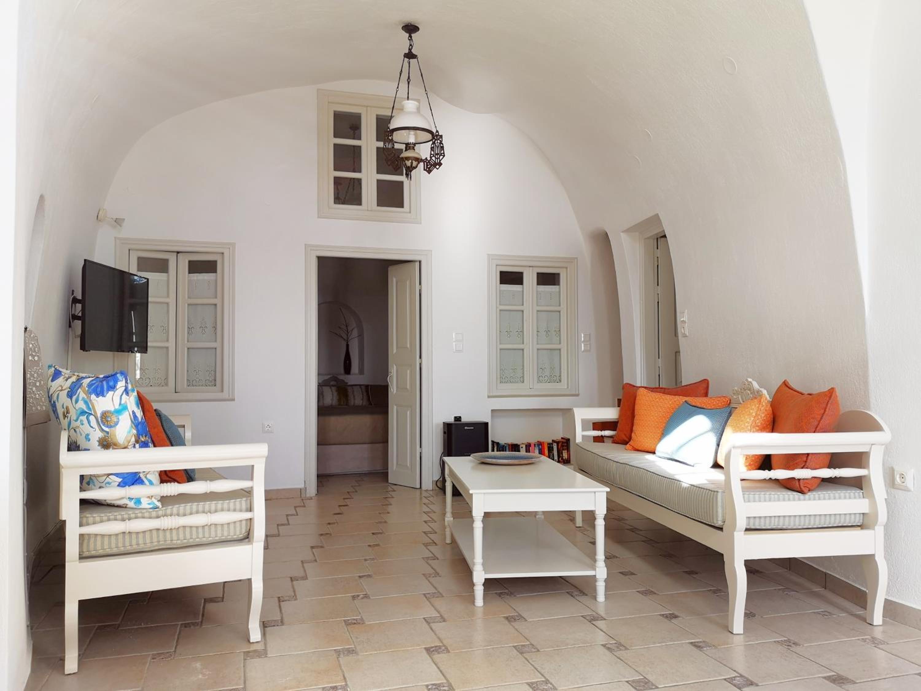Master Cave Villa with Outdoor Hot Tub - Photo 14