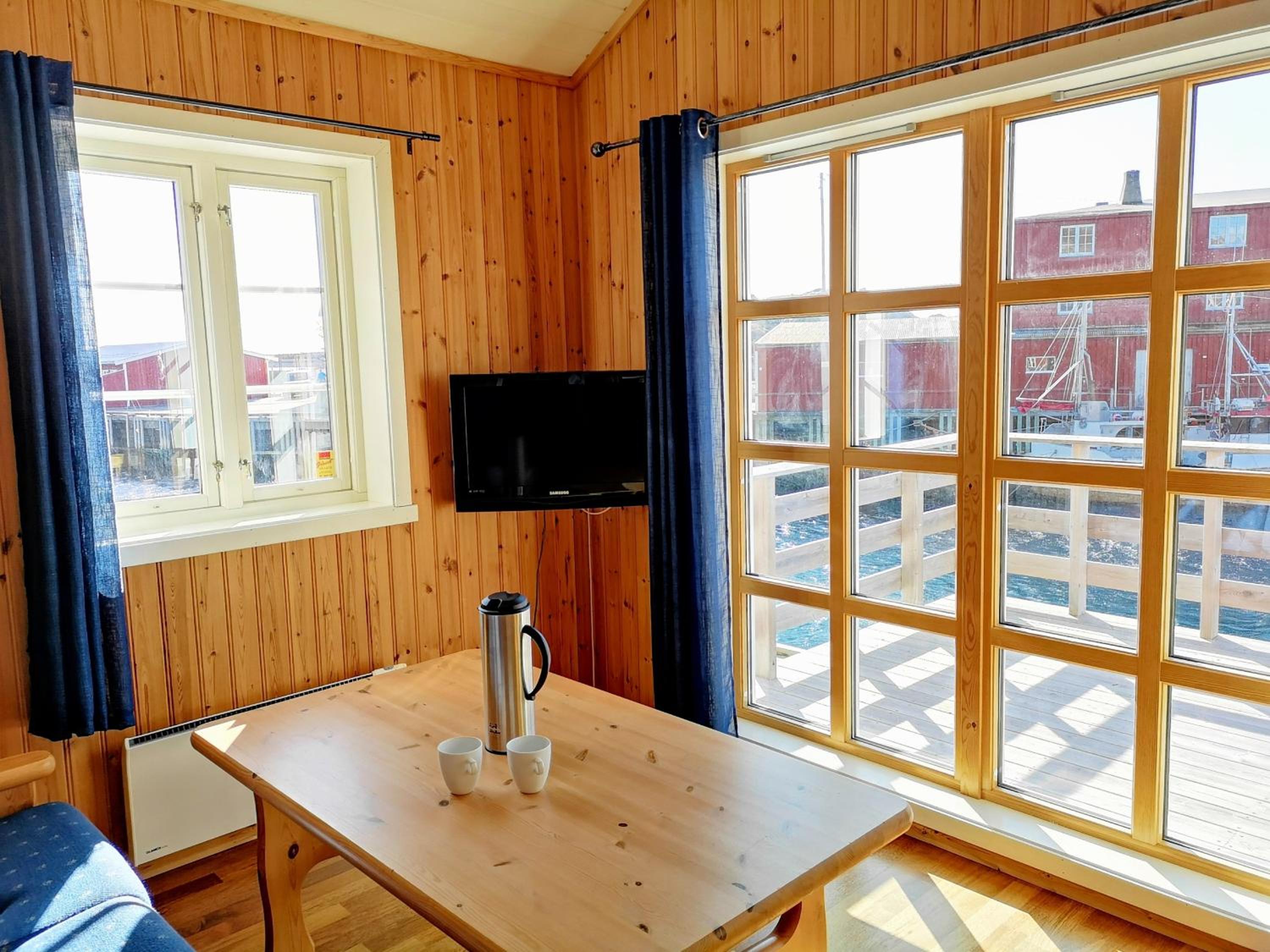 Two-Bedroom House - Photo 2