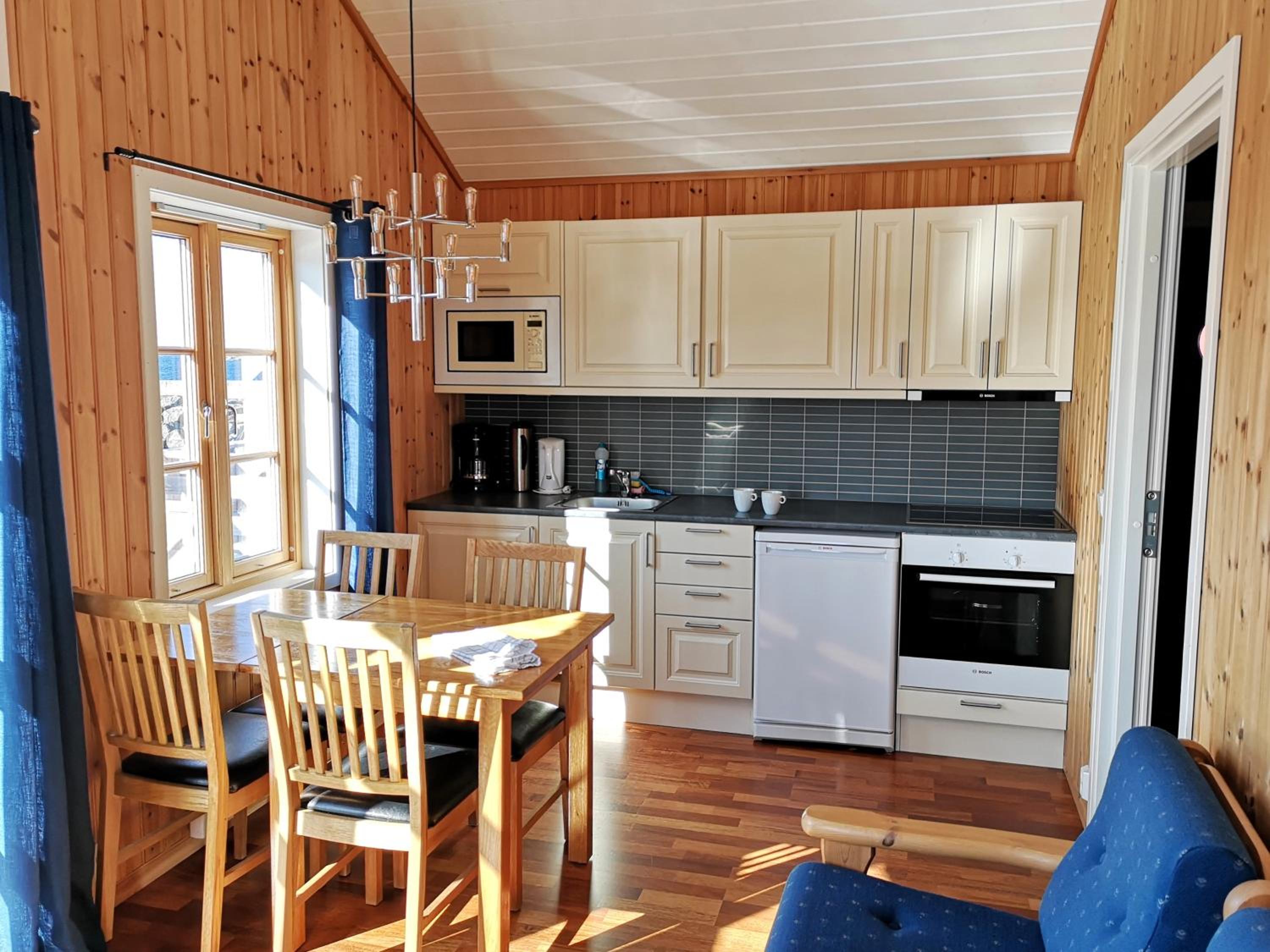 Two-Bedroom House - Photo 3