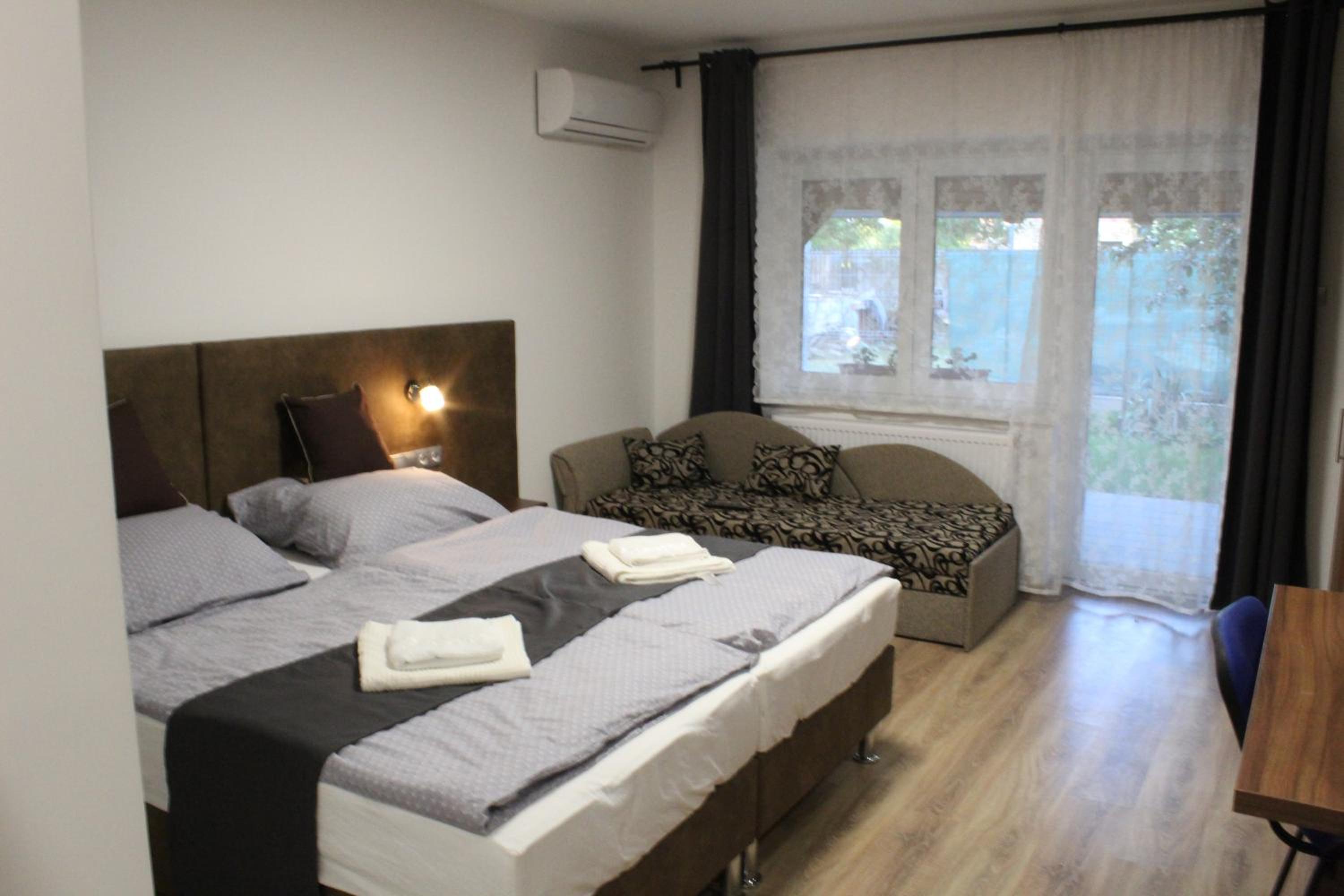 Deluxe Family Suite photo 1