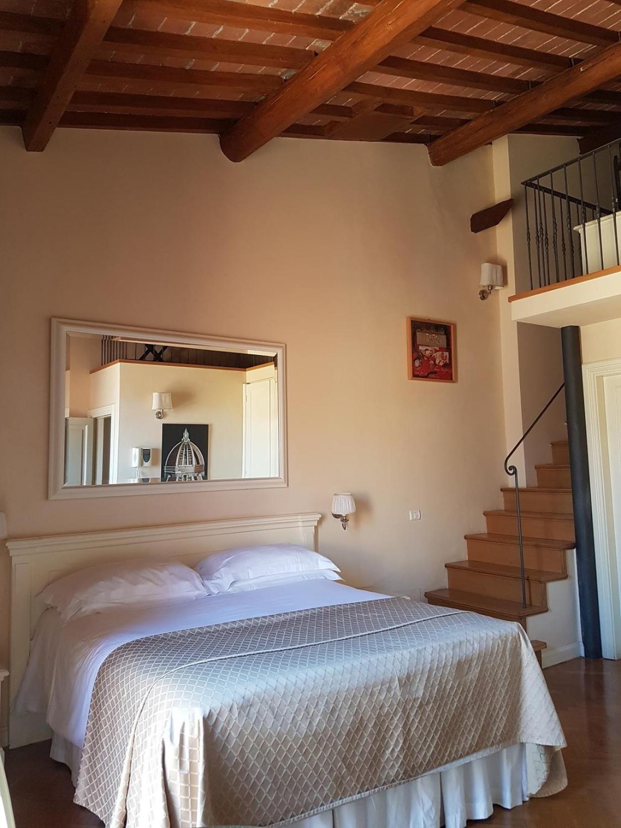 Deluxe Apartment with Fiesole Hills View