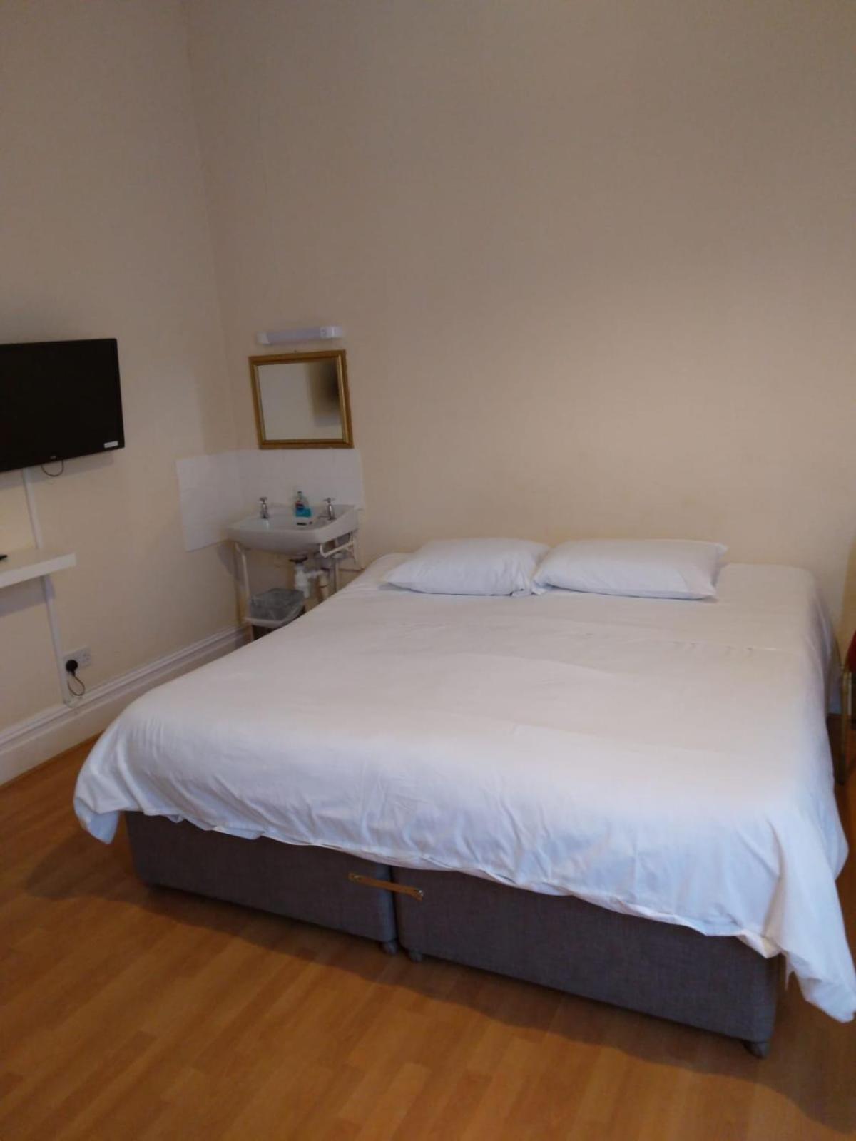 Budget Double Room photo 3