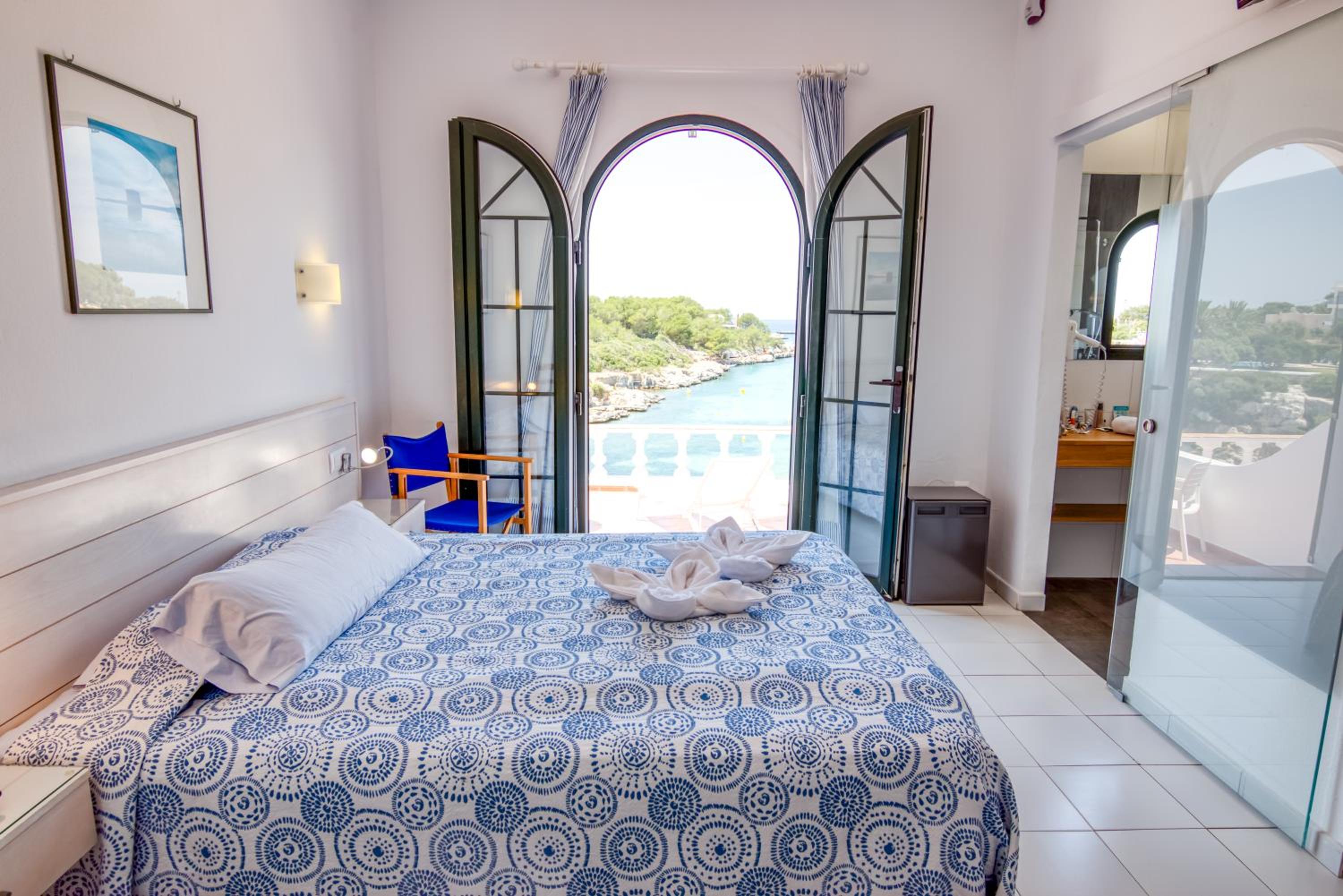 Habitación Doble con Balcón y Vista al Mar