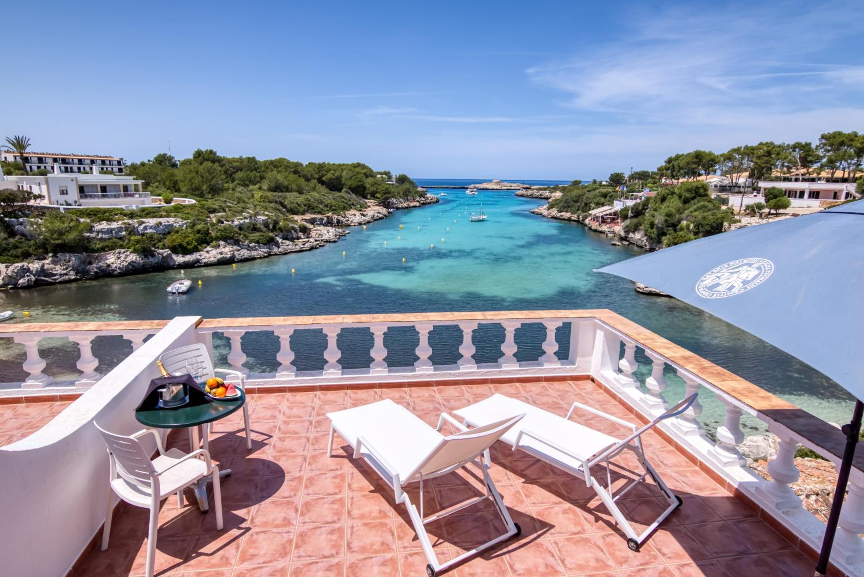 Double Room with Balcony and Sea View photo 3