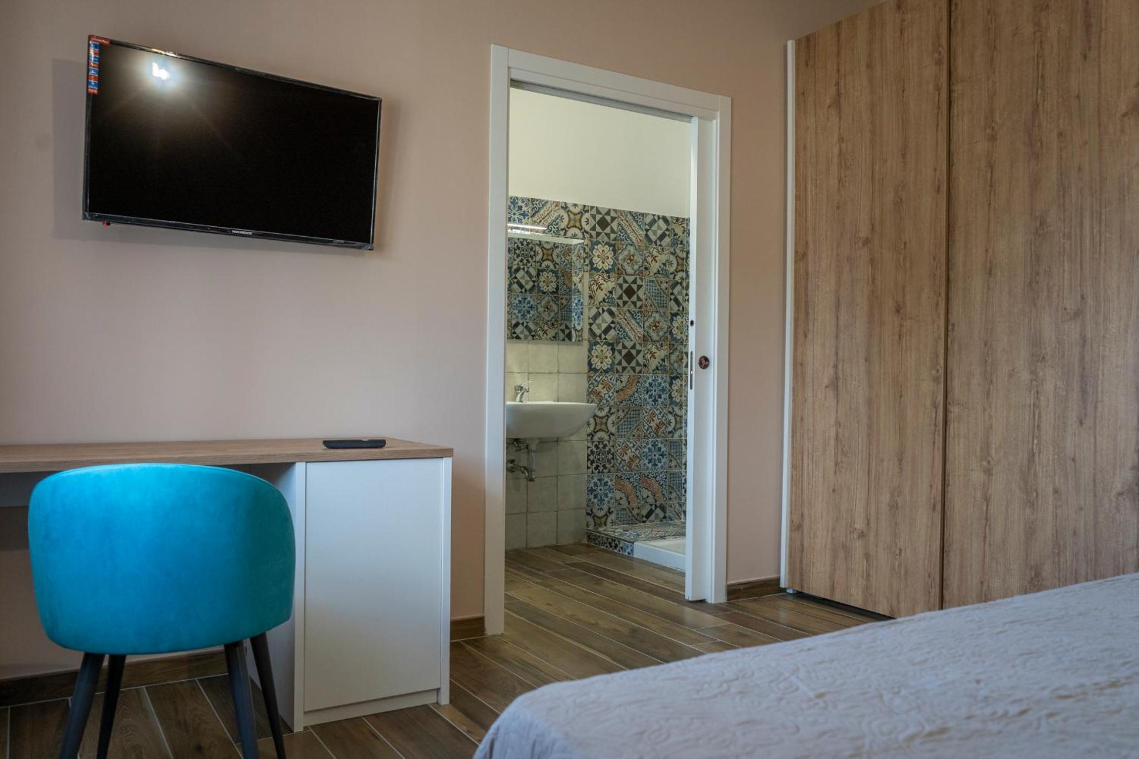 Double Room with Garden View - Photo 3