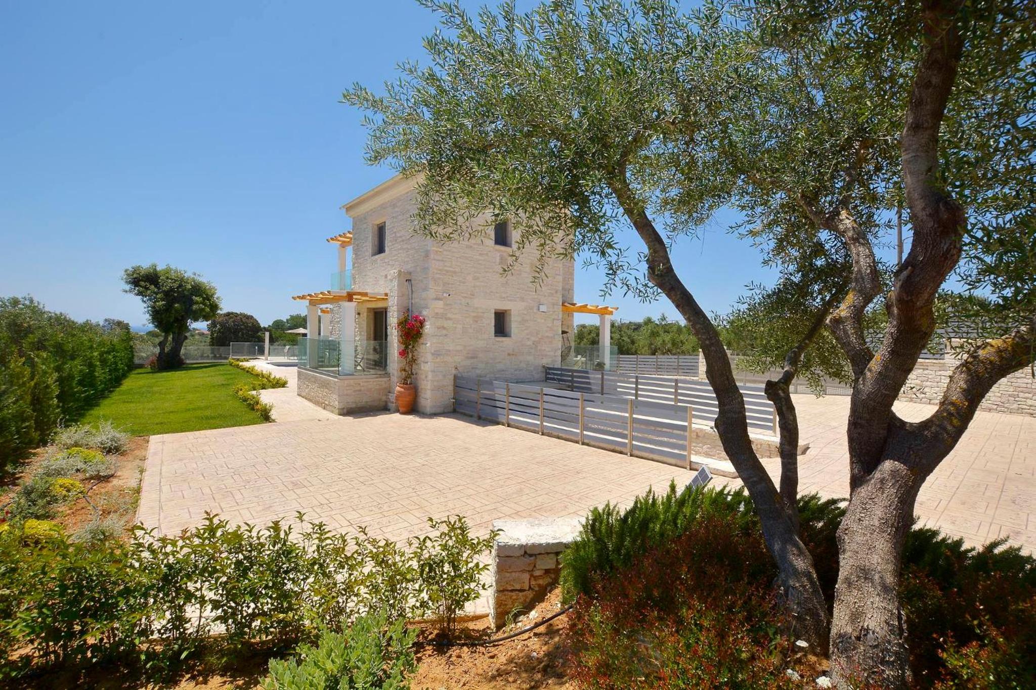 Three-Bedroom Villa photo 2