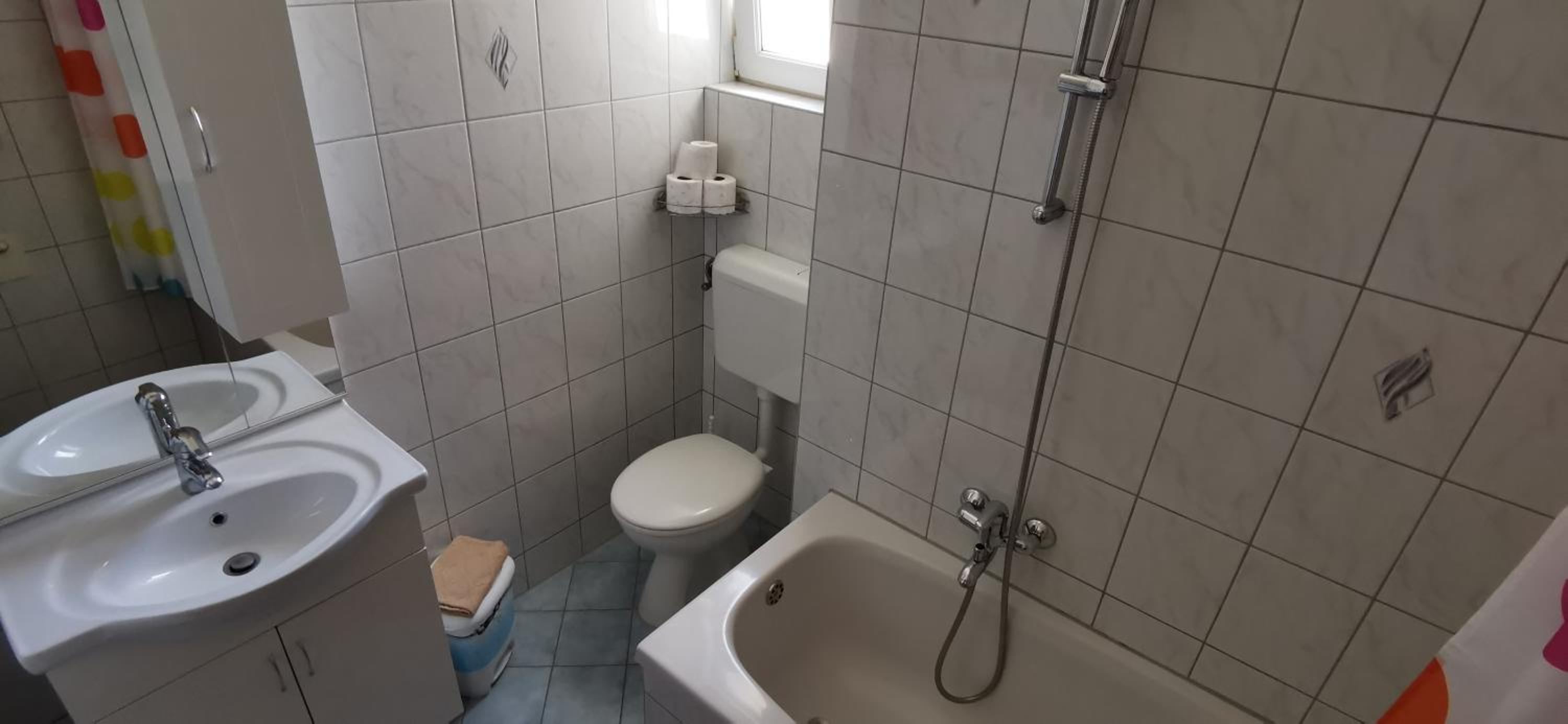 Apartment with Balcony - Photo 9