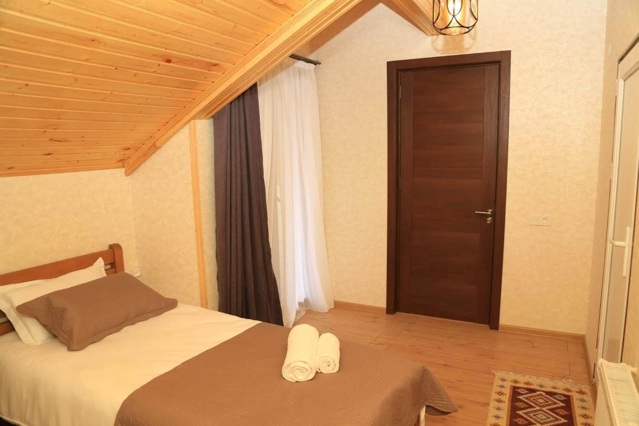 Standard Twin Room with Mountain View photo 2