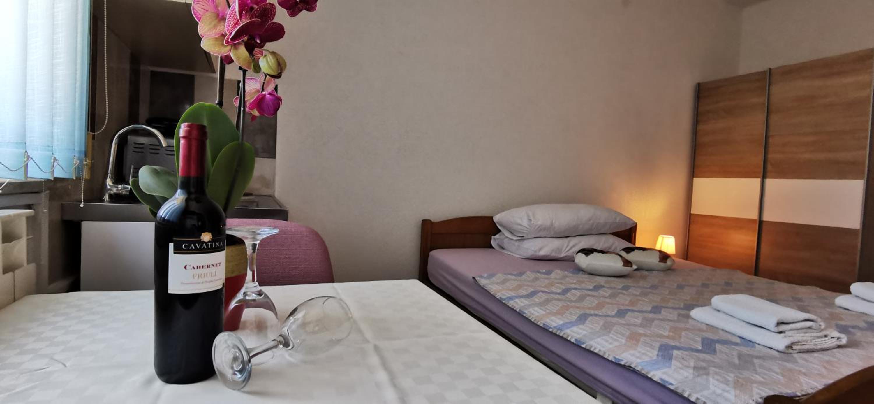 Double Room - Photo 14